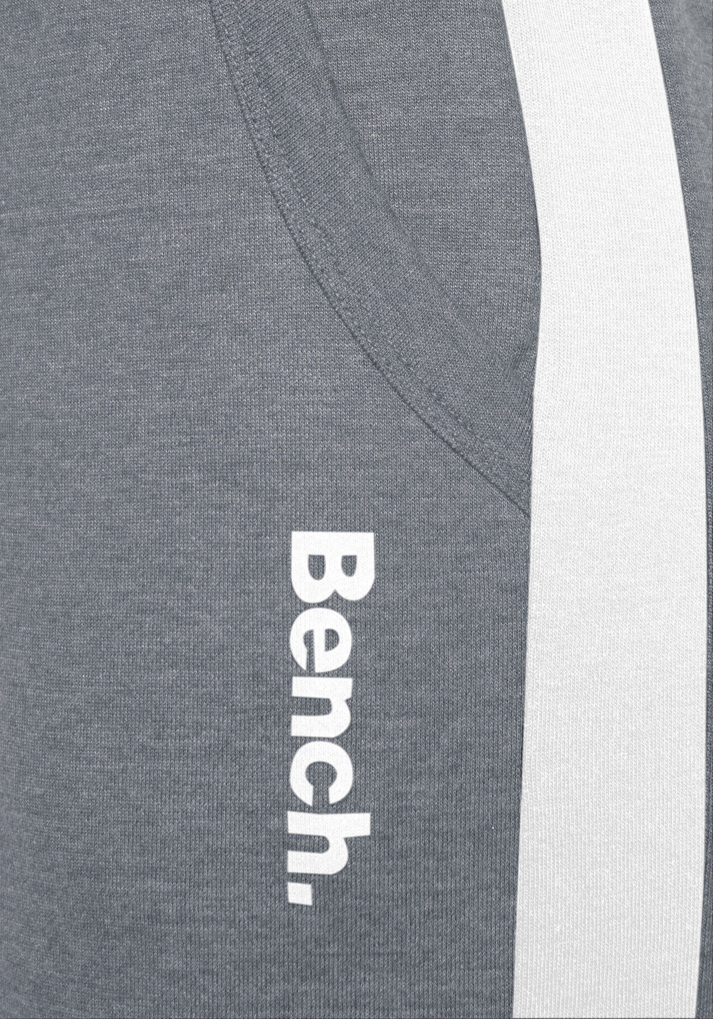Bench. Loungewear Sweathose mit Seitenstreifen und schmalem Bein