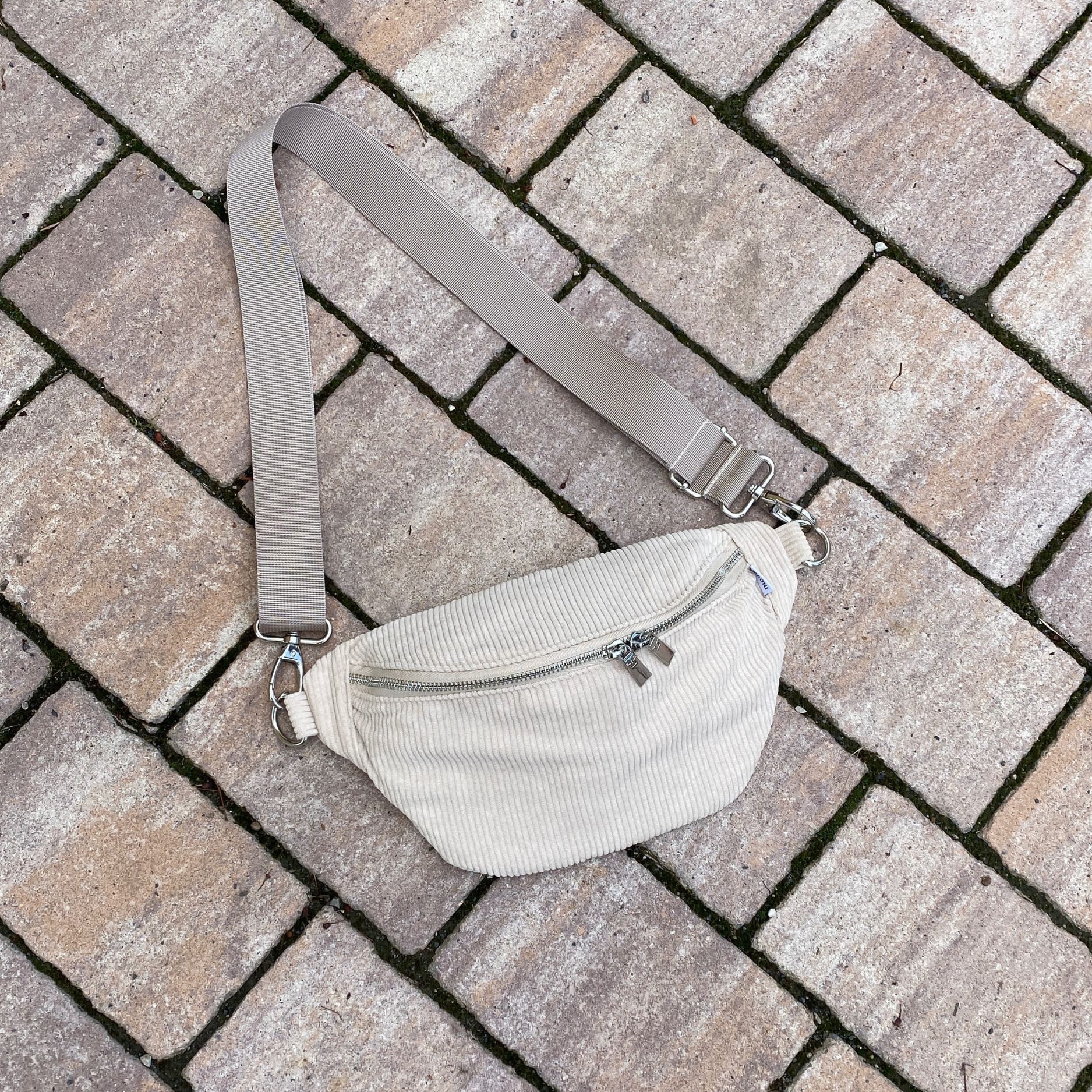 MAONI Bauchtasche Umhängetasche Beige Cord (Bestandteile: 1x Tasche, 2x Taschengurt zum Wechseln), geräumiges Hauptfach