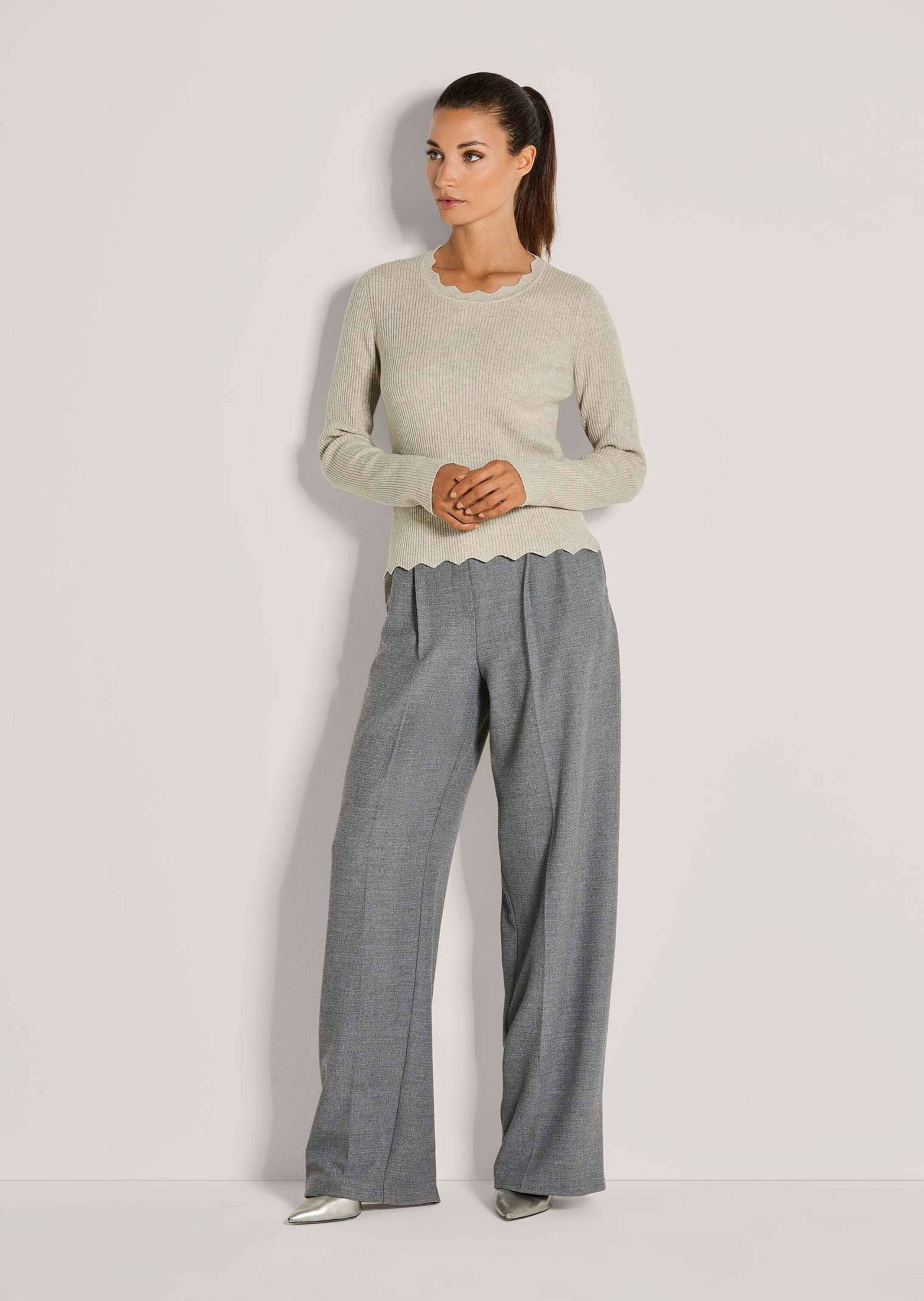 Strickpullover Leichter Viskosepullover mit gewelltem Saum