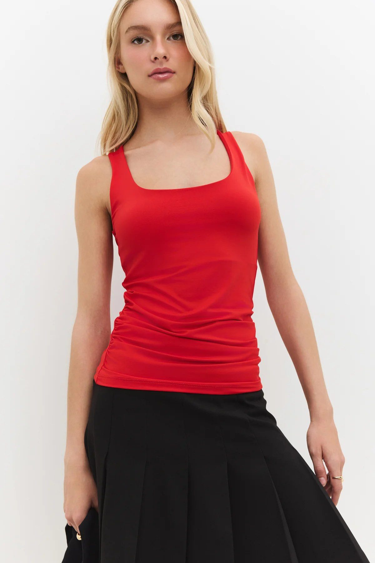 T-Shirt Basic-Tanktop mit eckigem Ausschnitt und breiten Trägern