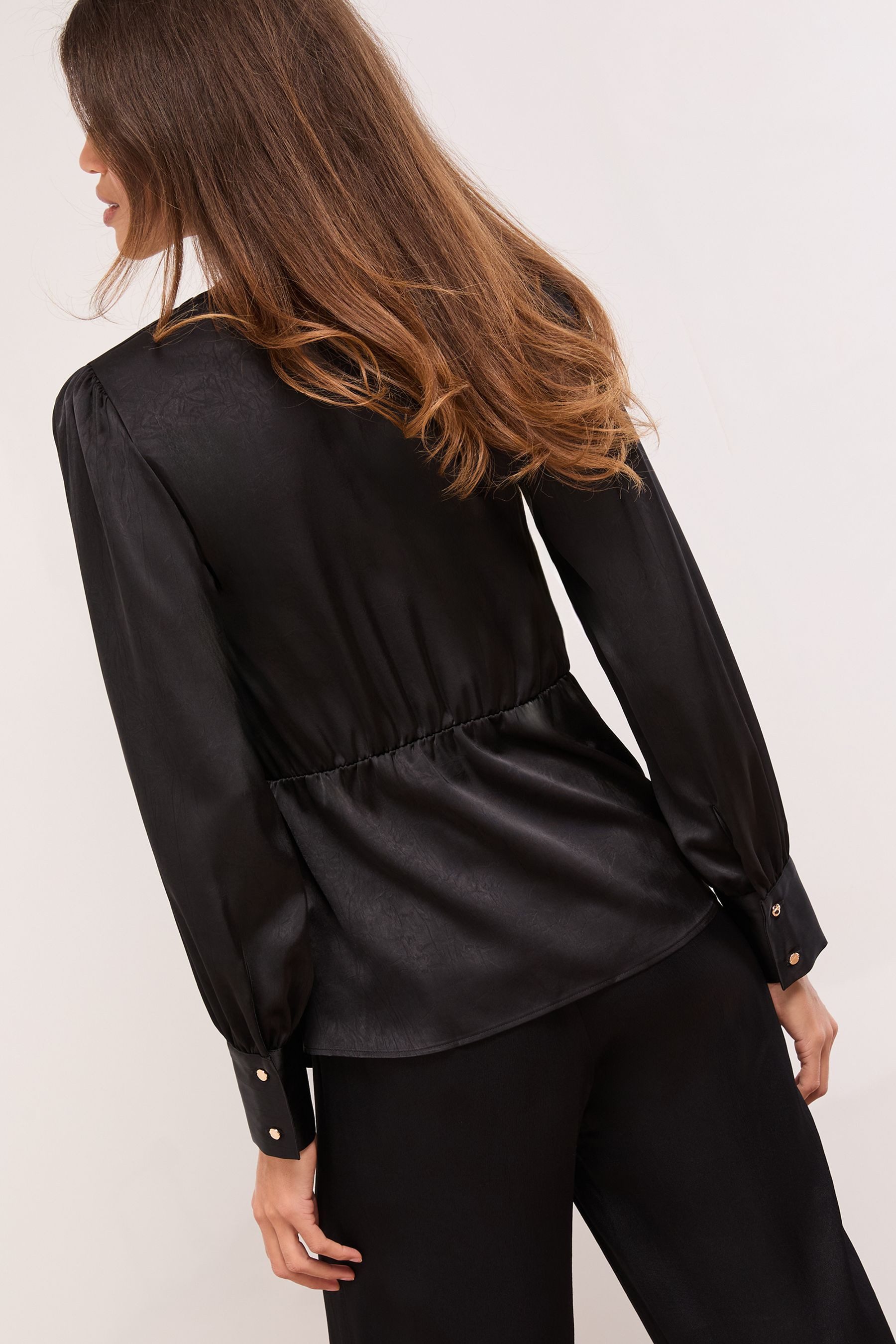 LIPSY Satinbluse Lipsy Satin-Oberteil mit Metallverzierung, Regular (1-tlg) günstig online kaufen