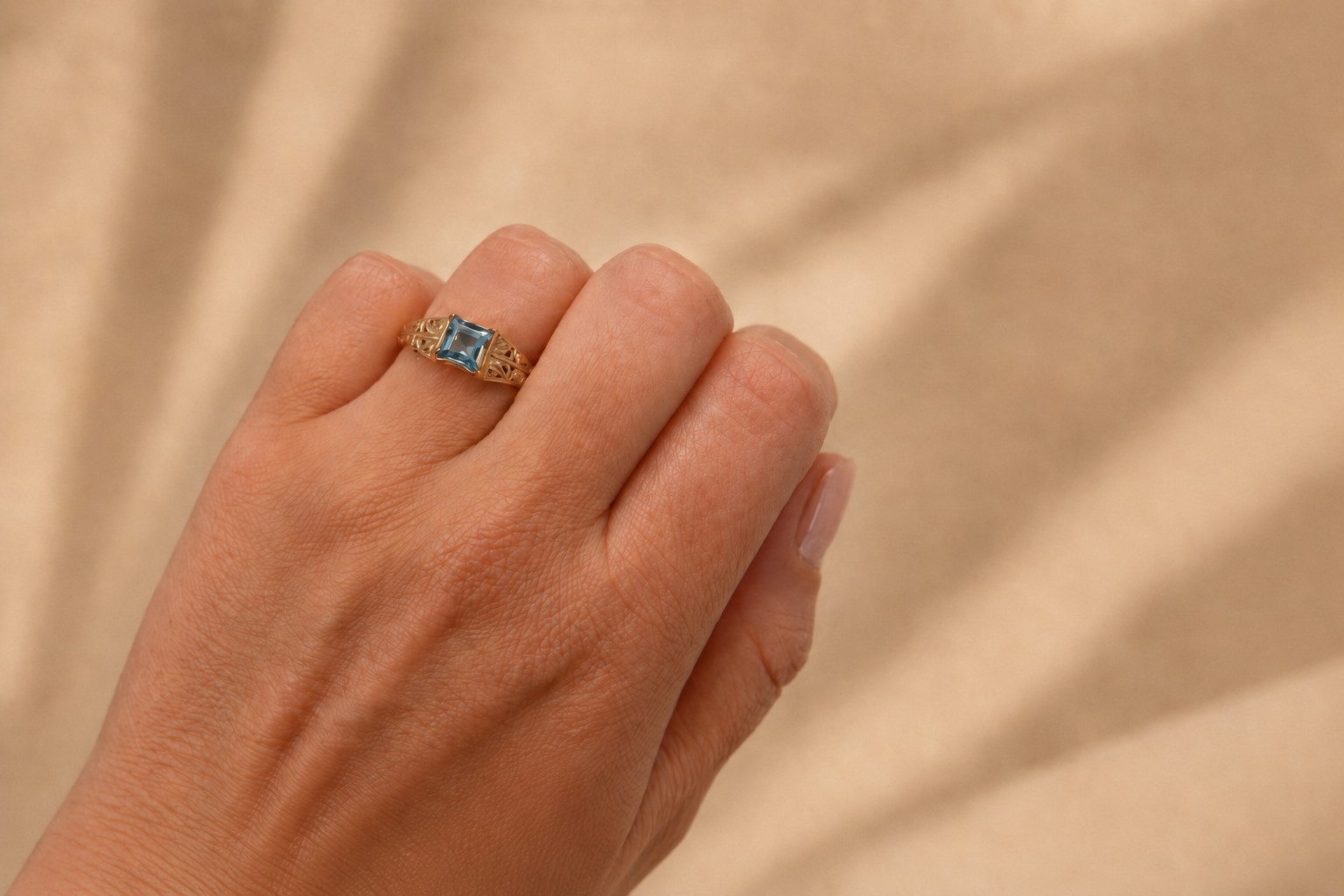 Sogni d'oro Goldring mit Blautopas, Gelbgold 375