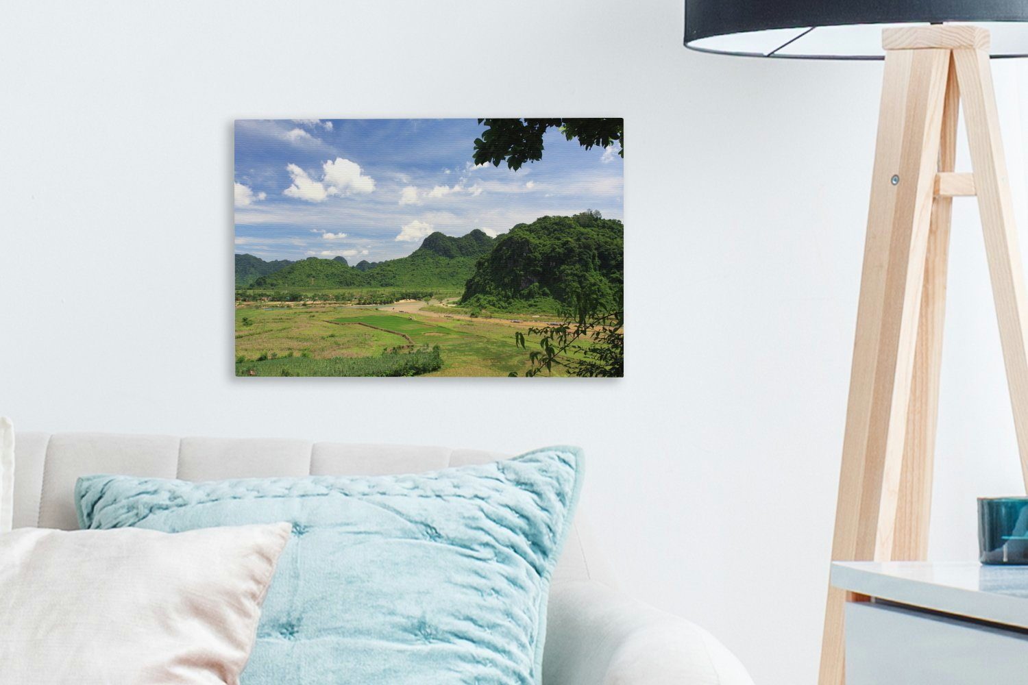 OneMillionCanvasses® Leinwandbild Eine weite Ebene in St), Vietnam, im Bạch cm Mã-Nationalpark 30x20 Leinwandbilder, (1 Wandbild Aufhängefertig, Wanddeko