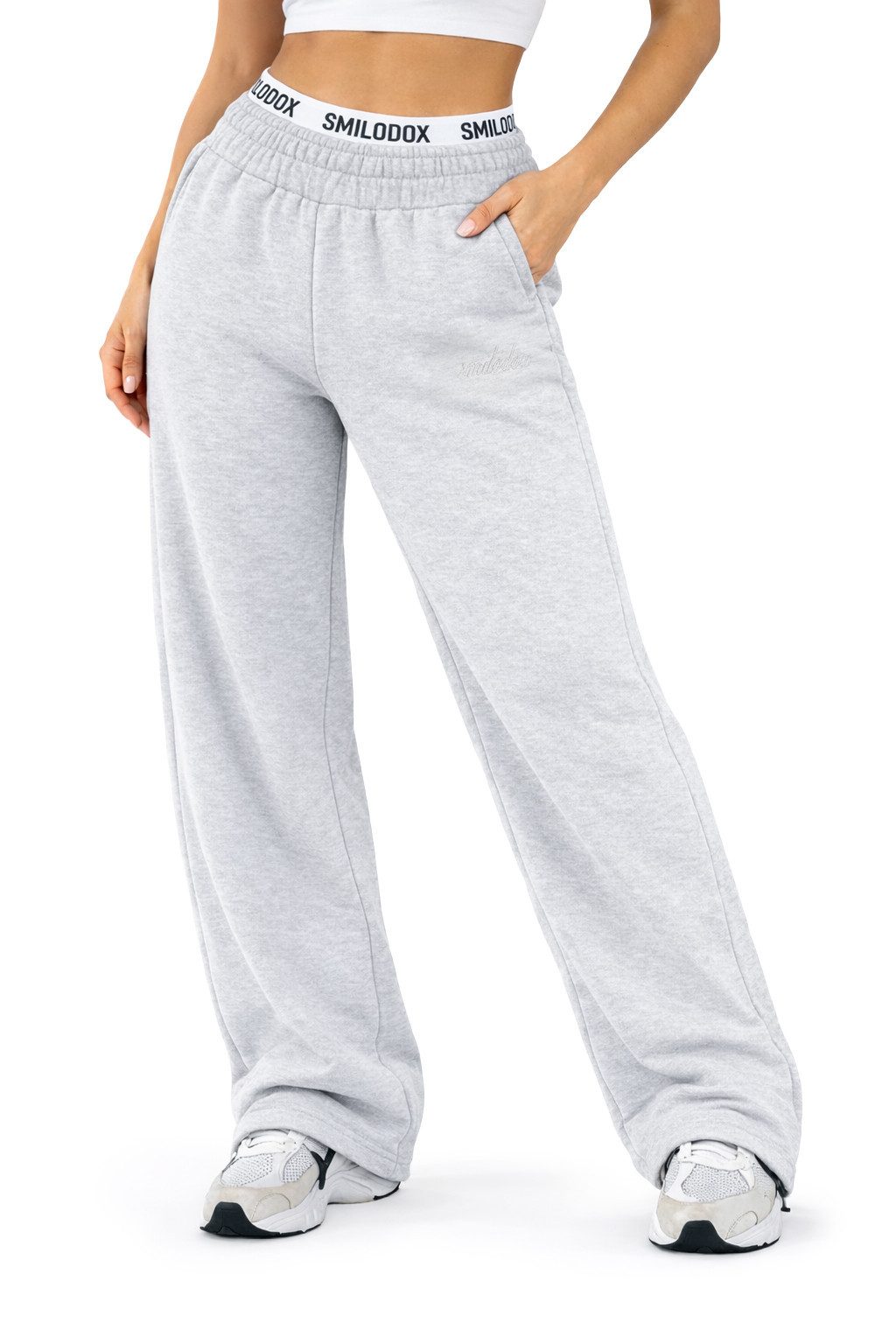 Smilodox Jogginghose Thalea, Jogger Damen, Wide-Leg mit Tunnelzug und Logo Weites Bein, Seitentaschen mit Rippeinsatz, Logo-Stitching, Freizeit