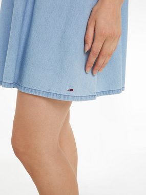 Tommy Jeans A-Linien-Kleid TJW CHAMBRAY A-LINE SS DRESS EXT mit Tommy Jeans Flagge