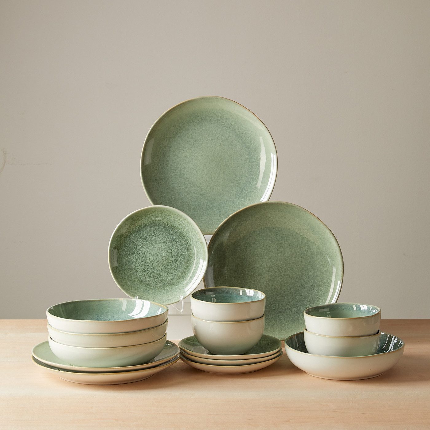 JIWOO Geschirr-Set 16er Kombiservice Teller-Set Tafelservice Schüssel-Set Speiseteller (16-tlg), 4 Personen, Keramik, Hochwertiges Geschirr set Grün Mikrowellen spülmaschinenfest