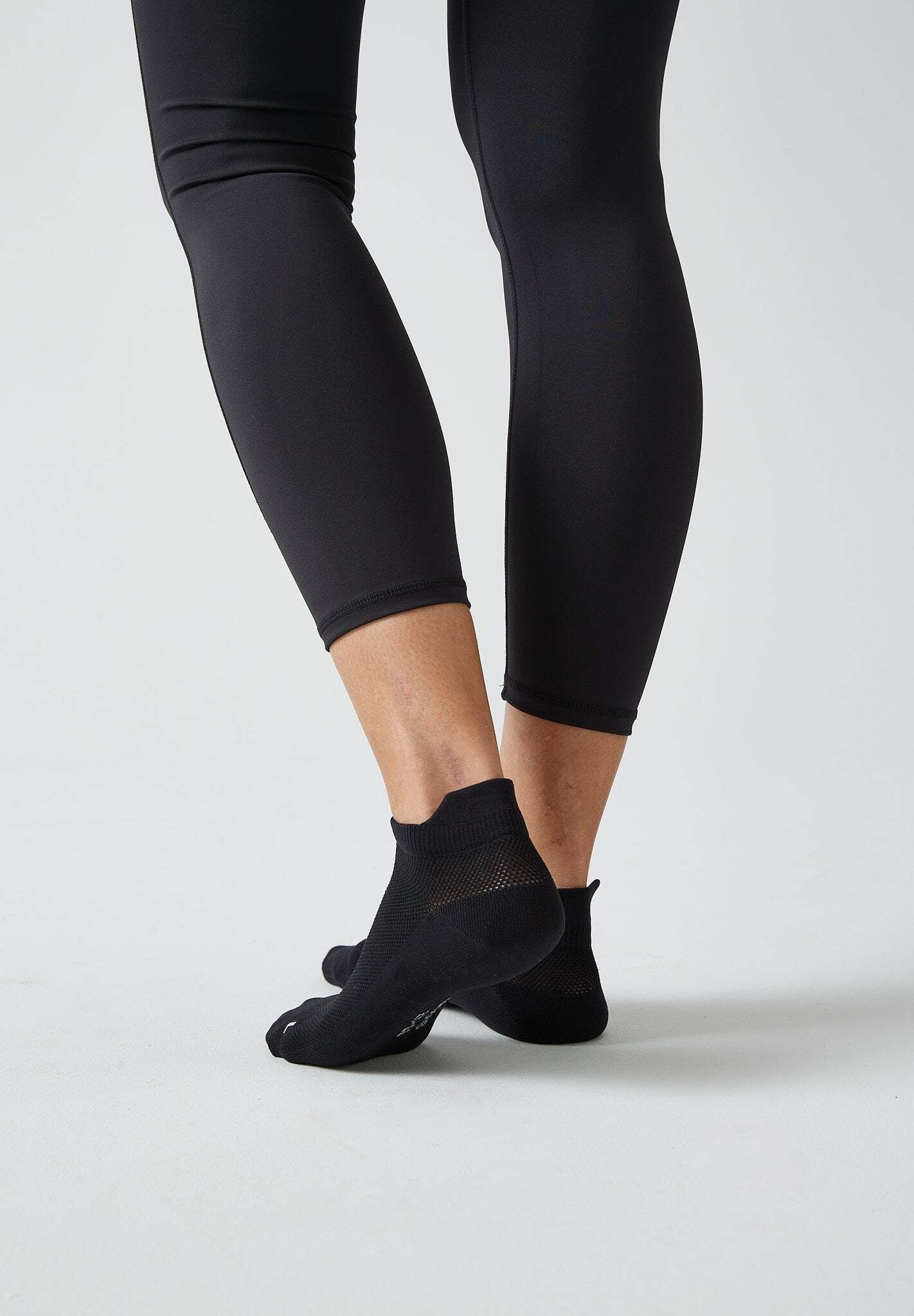SNOCKS Laufsocken Running Socken für Damen & Herren (4-Paar) mit Fersenlasche und atmungsaktiv durch Mesh
