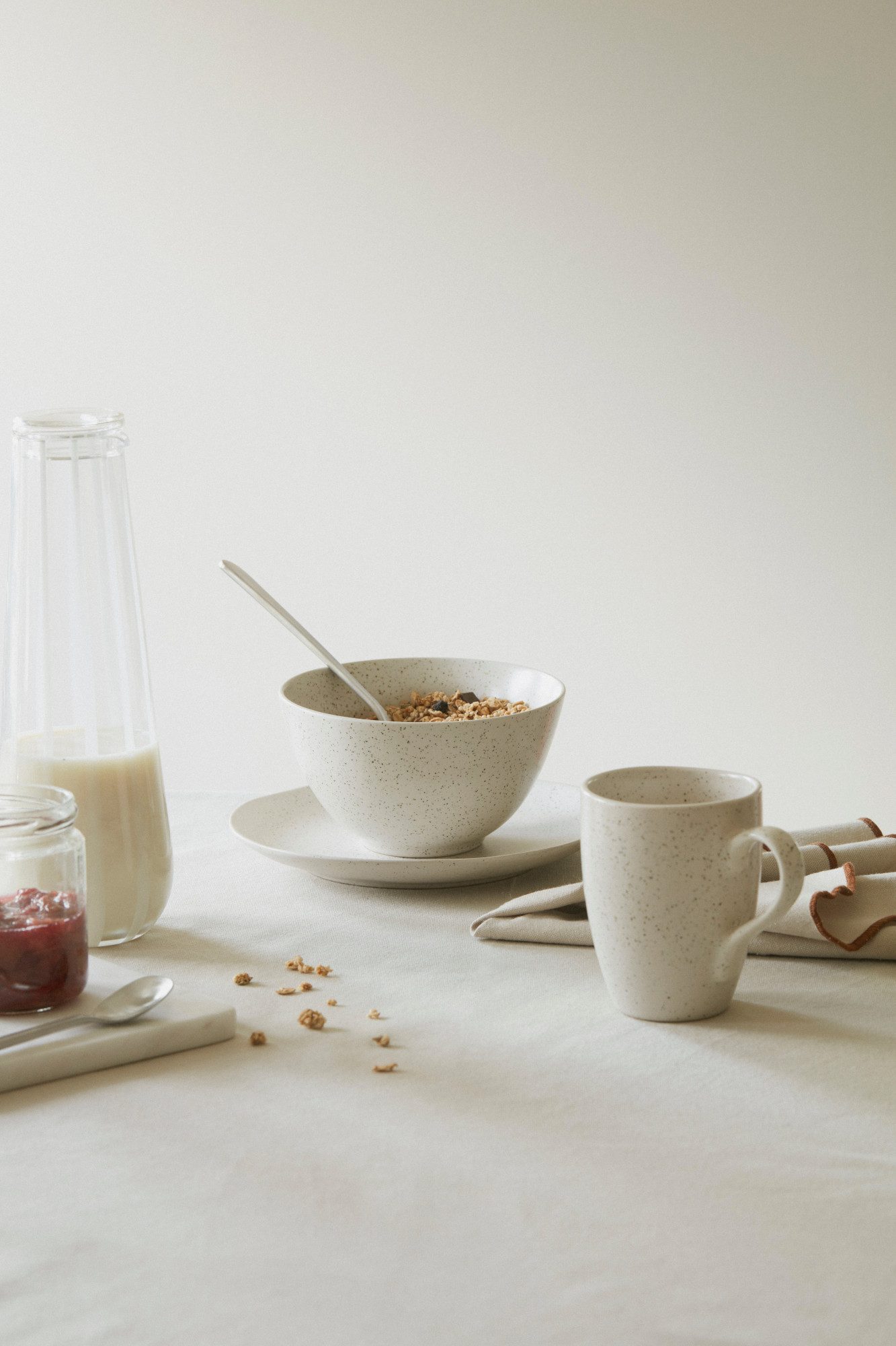 Broste Copenhagen Geschirr-Set Broste Copenhagen Nordic Vanilla Frühstücksset für vier 12 Teile, 4 Personen, Reaktiv Glasiertes Steingut
