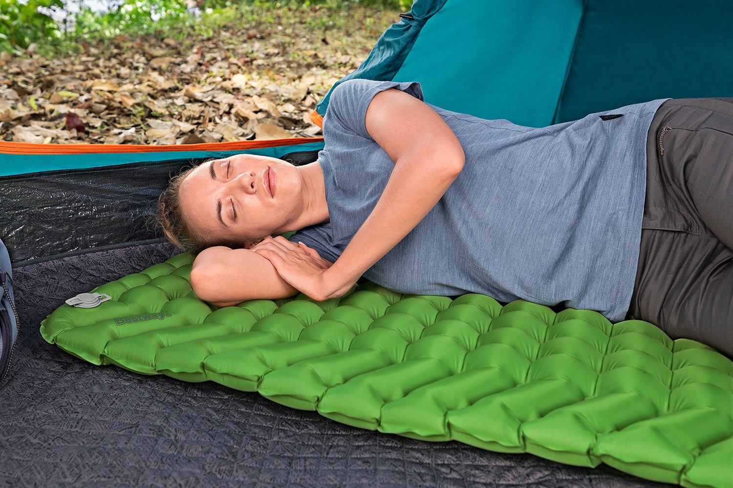 Bestway Isomatte WanderLite™ 198 x 71 x 6,5 cm, (Packung, 1-tlg., Inkl. Aufbewahrungstasche), Für Schlafsäcke in Extragröße