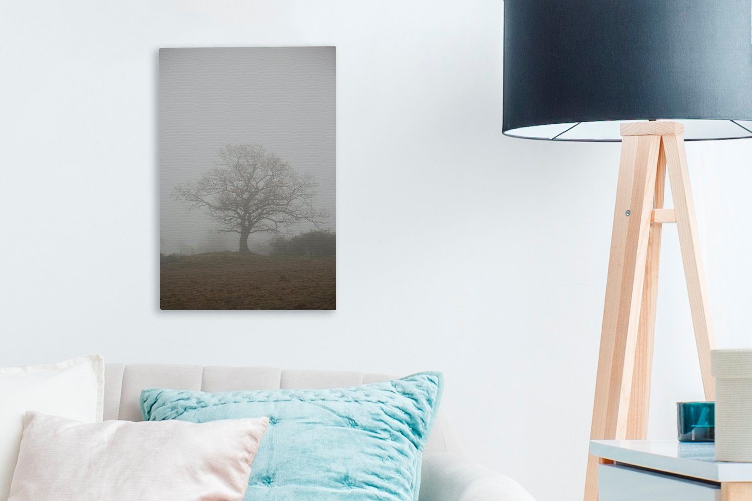 im St), Baumes fertig Leinwandbild cm Zackenaufhänger, Gemälde, Nebel, 20x30 (1 eines inkl. Silhouette OneMillionCanvasses® bespannt Leinwandbild