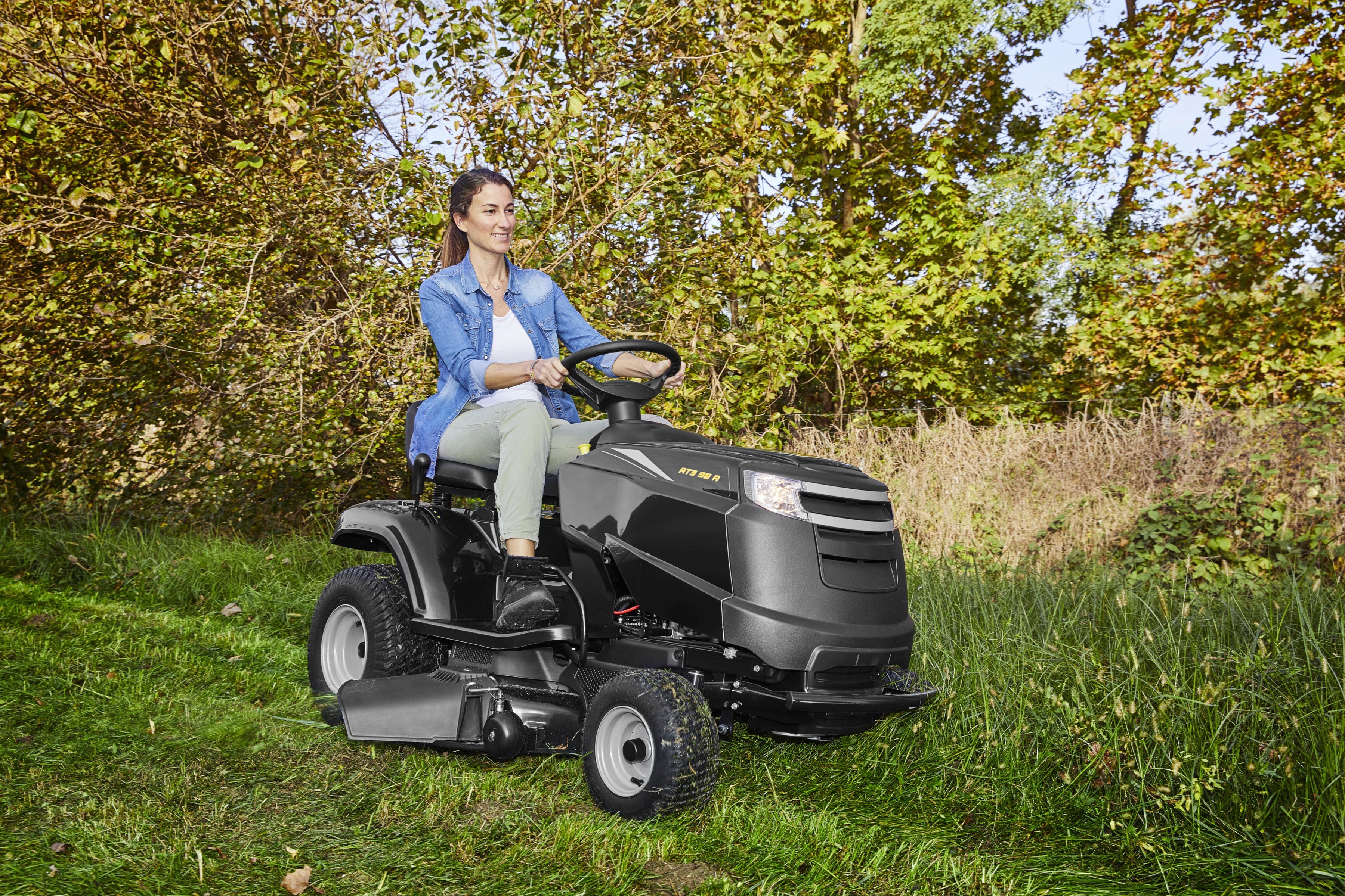 Alpina-Garden Rasentraktor AT3 98 A, 98 cm Schnittbreite – Bild 2 von 5