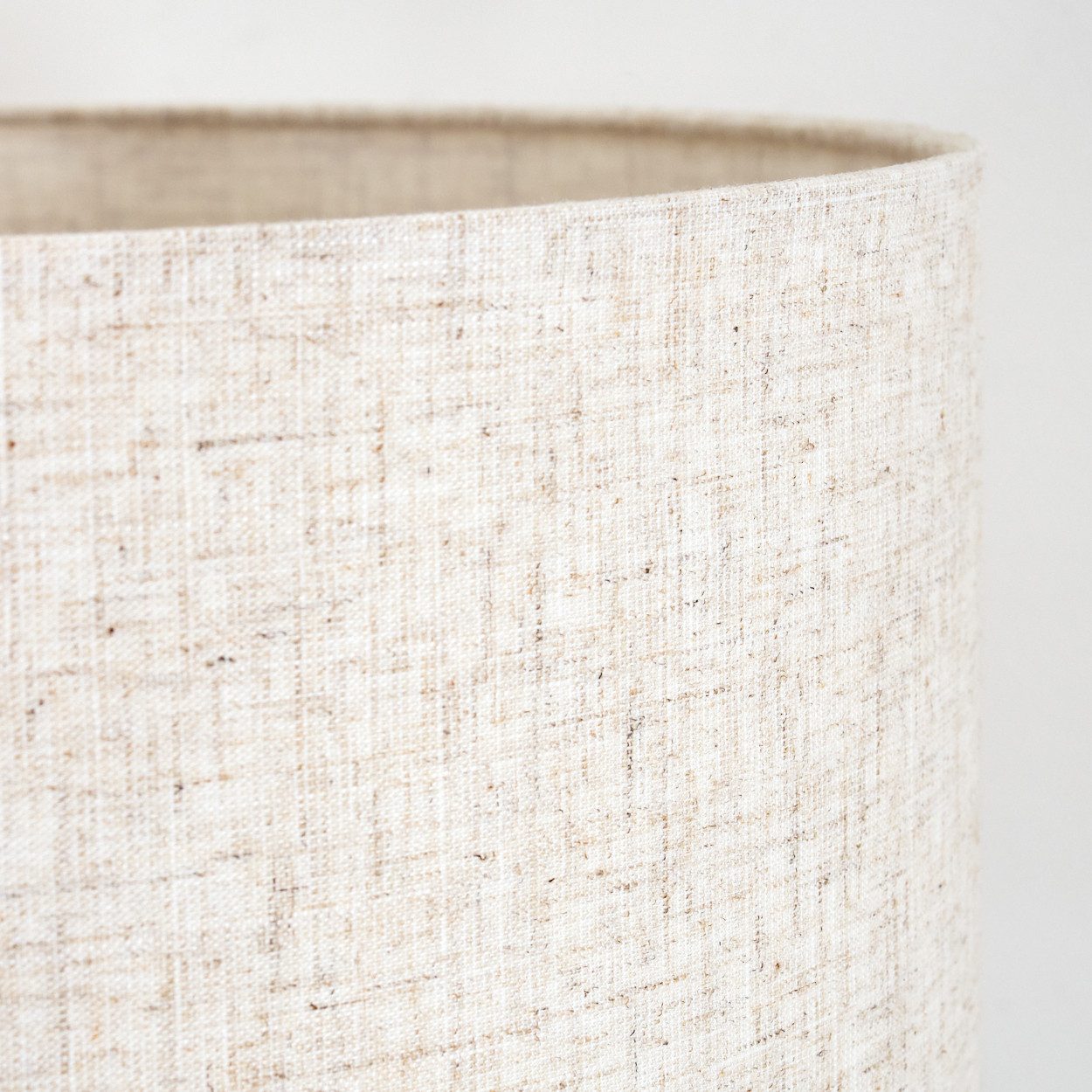 hofstein Stehlampe Stehlampe aus Holz/Metall/Stoff in Natur/Schwarz/Beige/Weiß, ohne Leuchtmittel, skandinavische Leuchte, Ø 35 cm, Ablagefläche u. Fußschalter, 1 x E27