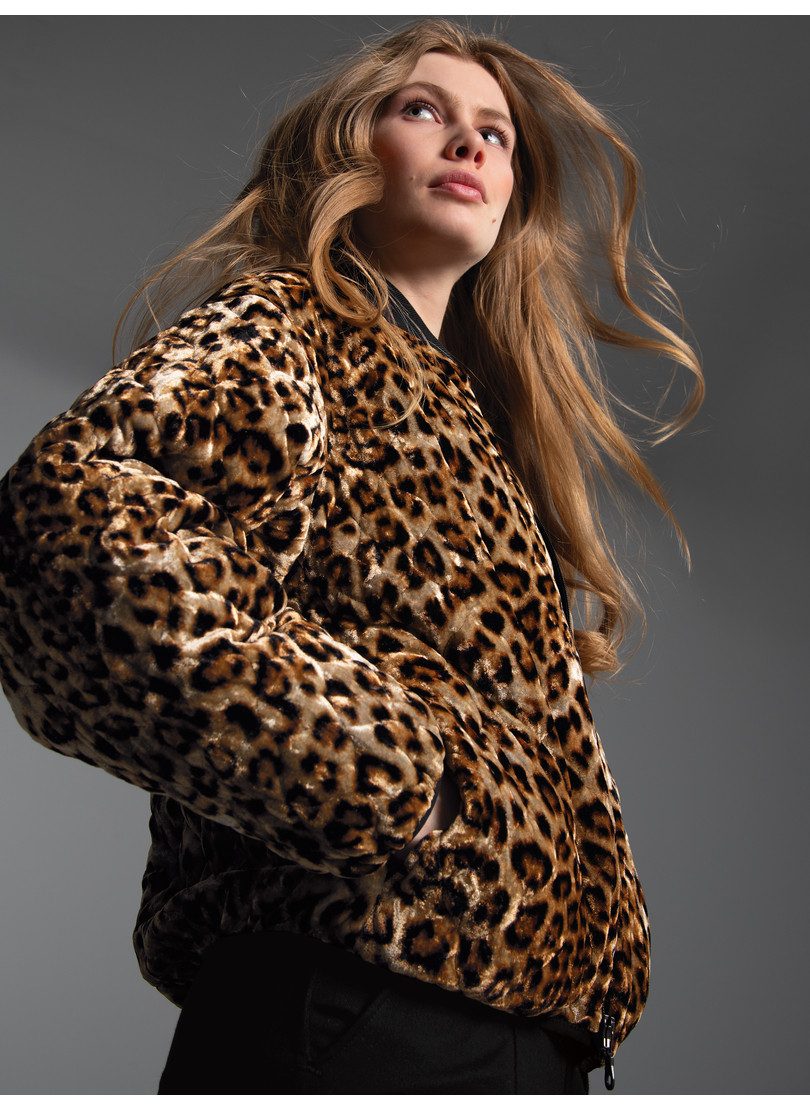 Trigema Sweatjacke TRIGEMA Steppjacke mit Allover-Leo-Print (1-tlg) günstig online kaufen