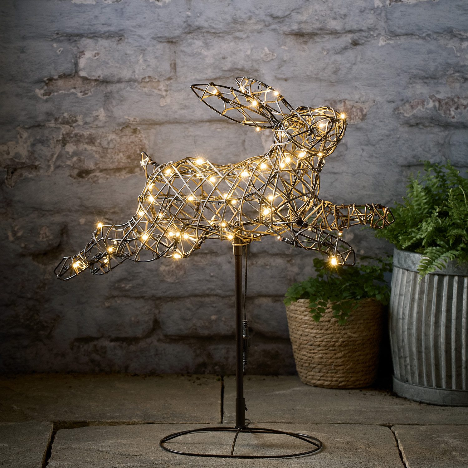 Lights4fun LED Dekofigur LED Figur hüpfender Hase
