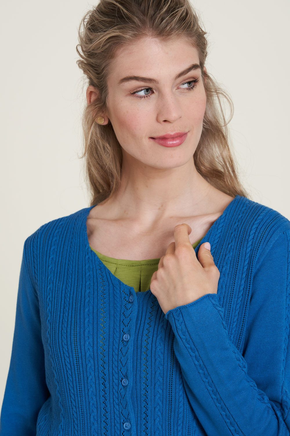 Tranquillo Strickjacke Damen TAILLIERTE STRICKJACKE Riverside aus Biobaumwolle extrabreiter Rippsaum