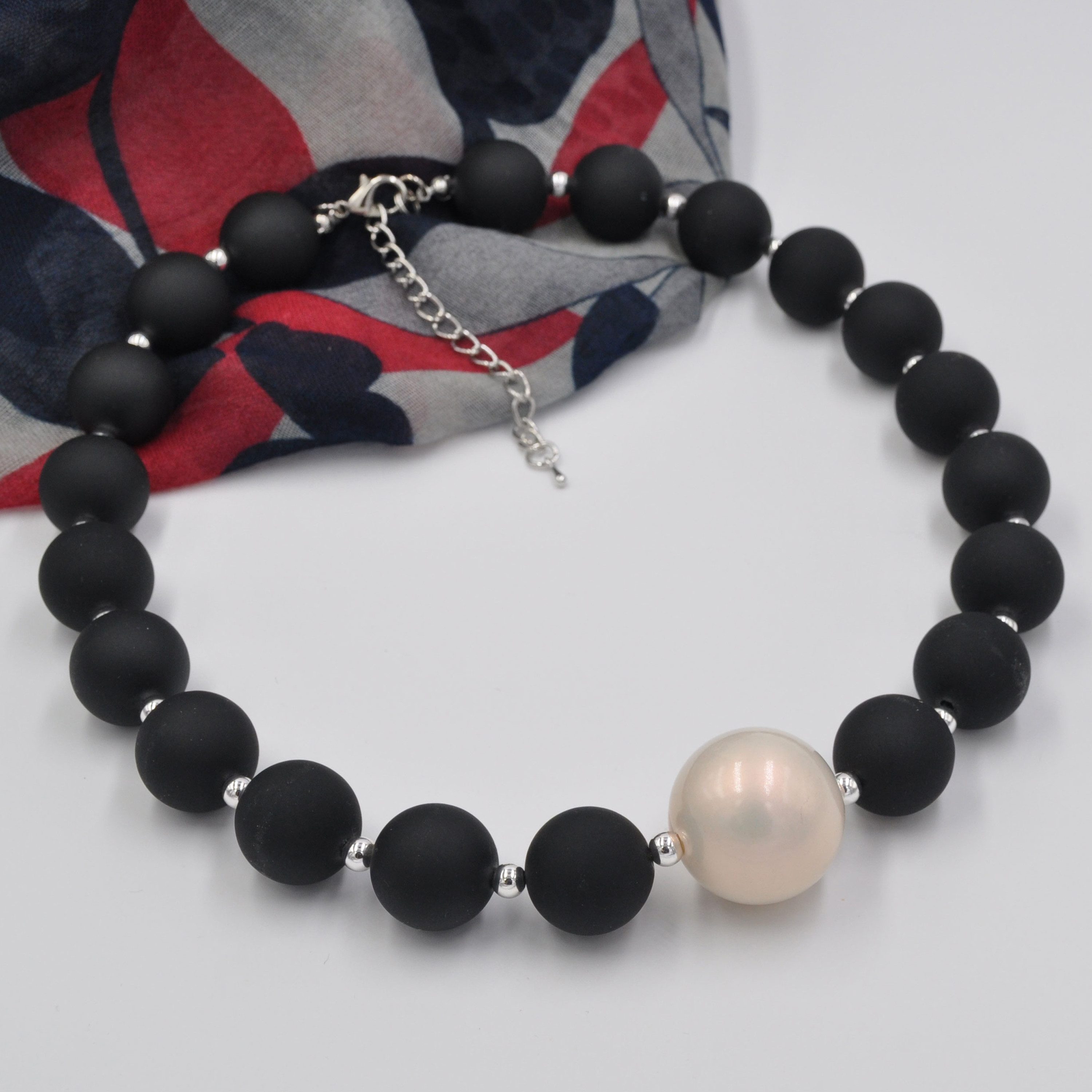 Firetti Statementkette Schmuck Geschenk Big mother of pearl, mit Kunststoffperle