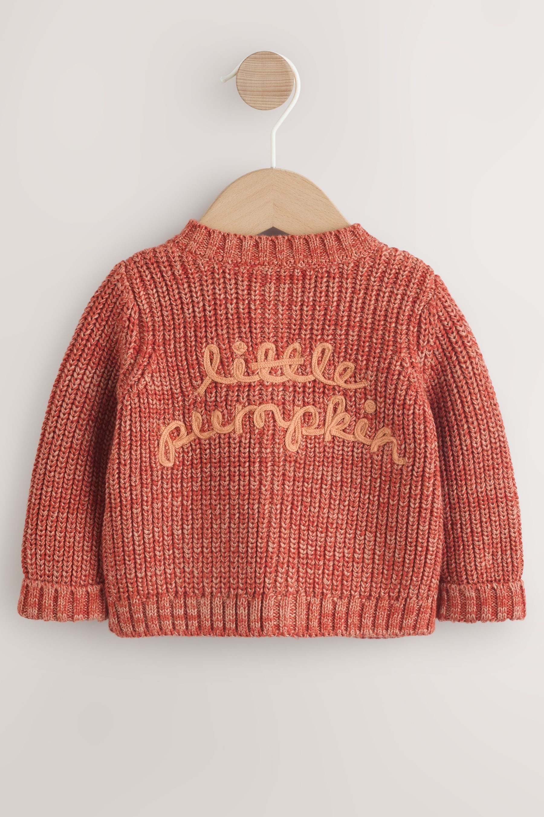 Next Strickjacke Baby-Strickjacke im Kürbis und Schriftzug (1-tlg) – Bild 2 von 5
