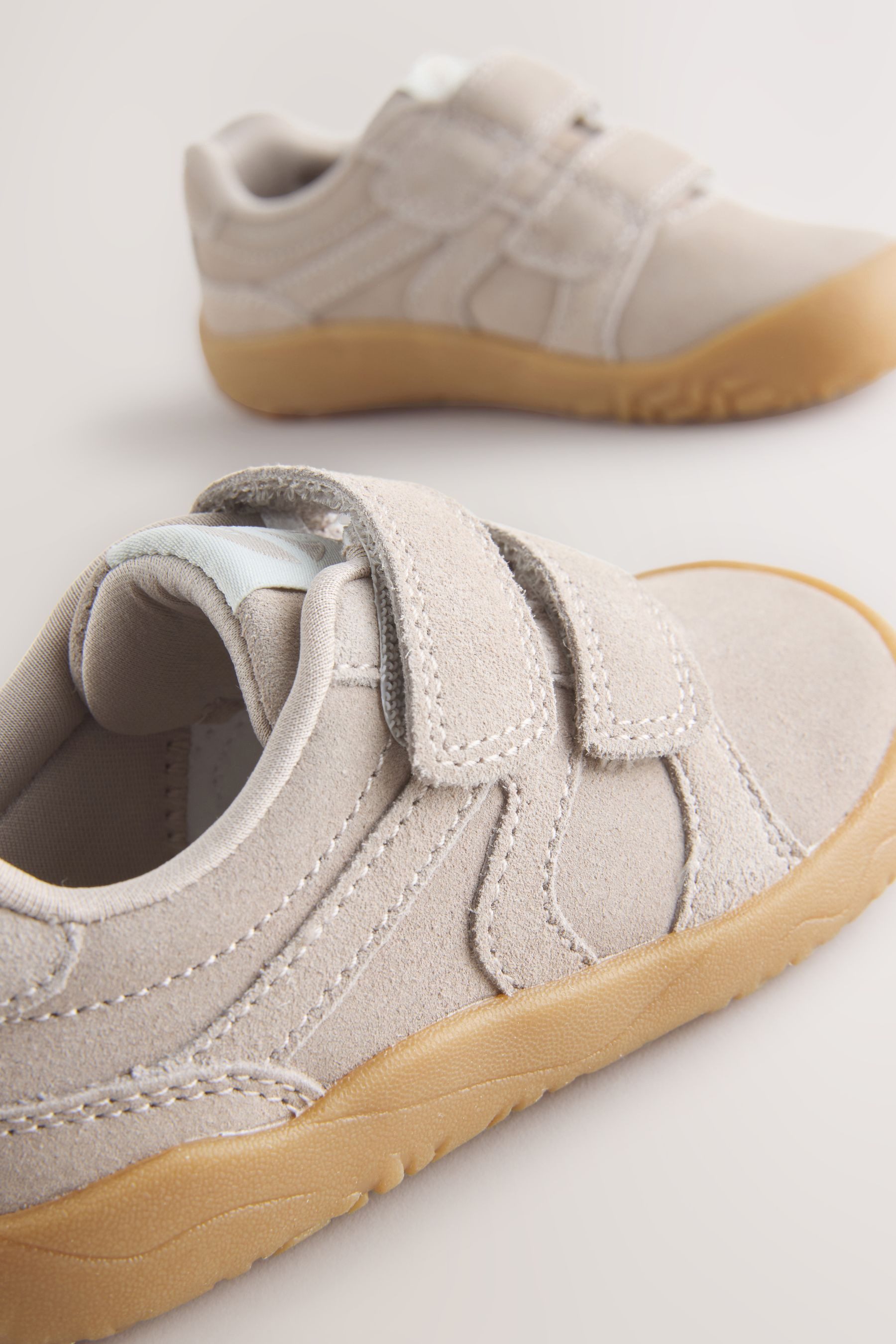 Next Barfuß-Sneaker aus Leder mit Klettverschluss Klettschuh (1-tlg)