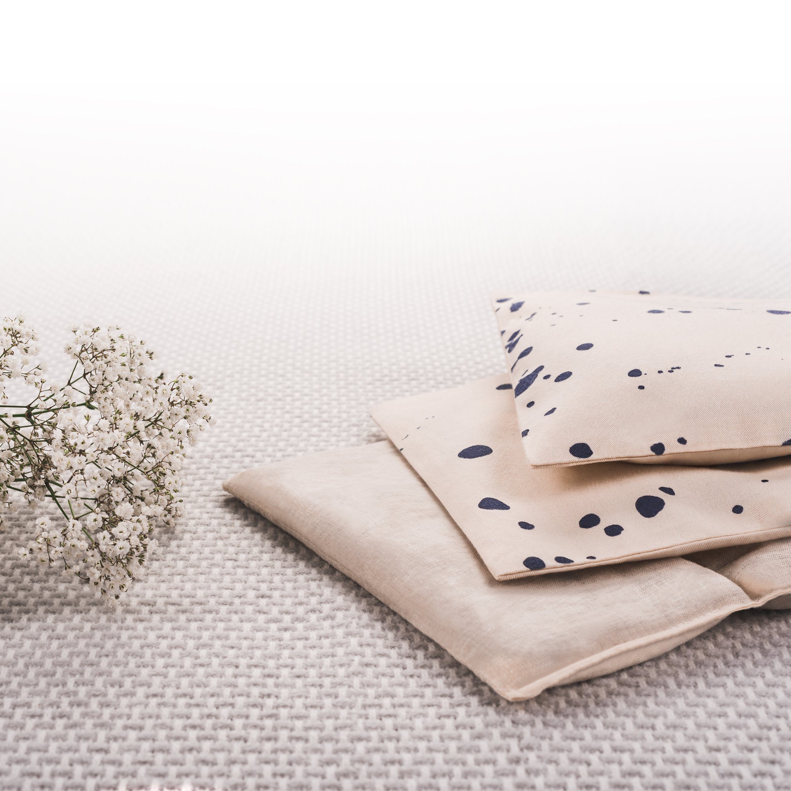 Blumtal Heat Pillow, Grain Pillow made of cotton - made of wheat grains, for back and neck, 50 x 20 cm