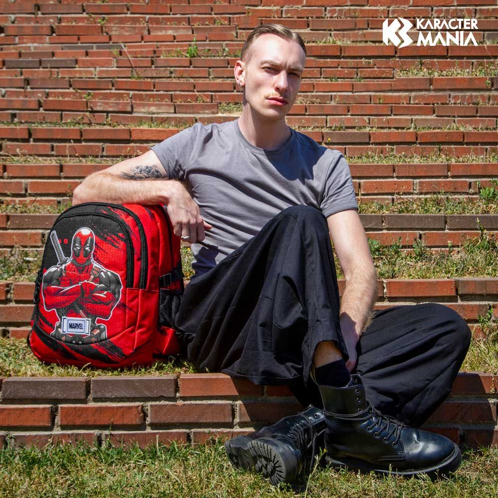 Karactermania Freizeitrucksack Marvel Deadpool großer Rucksack Tagesrucksack Alltagsrucksack, USB-Anschluss für elektronische Geräte