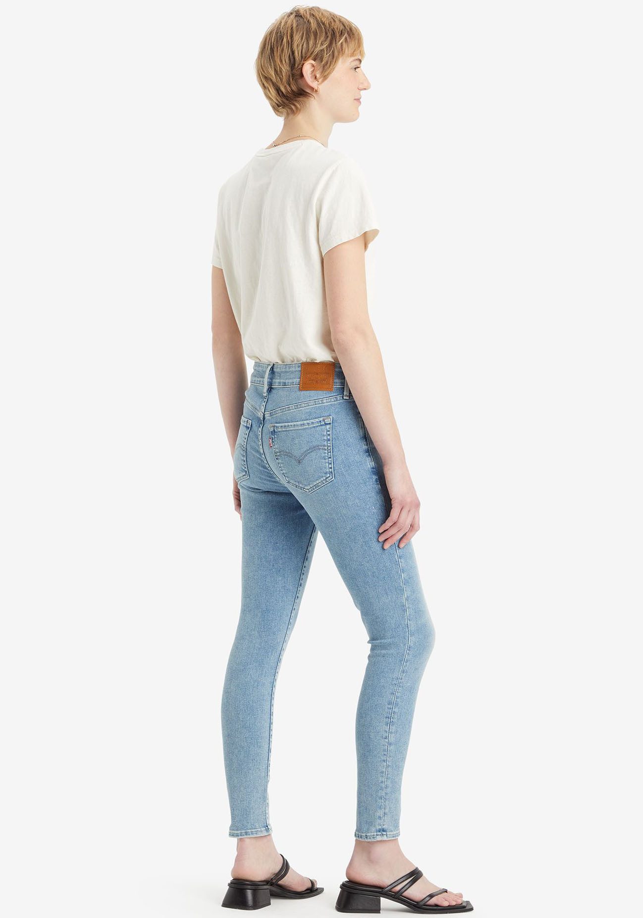 Levi's Dames 711 Double Button Jeans, Slight Twist, 32W x 30L