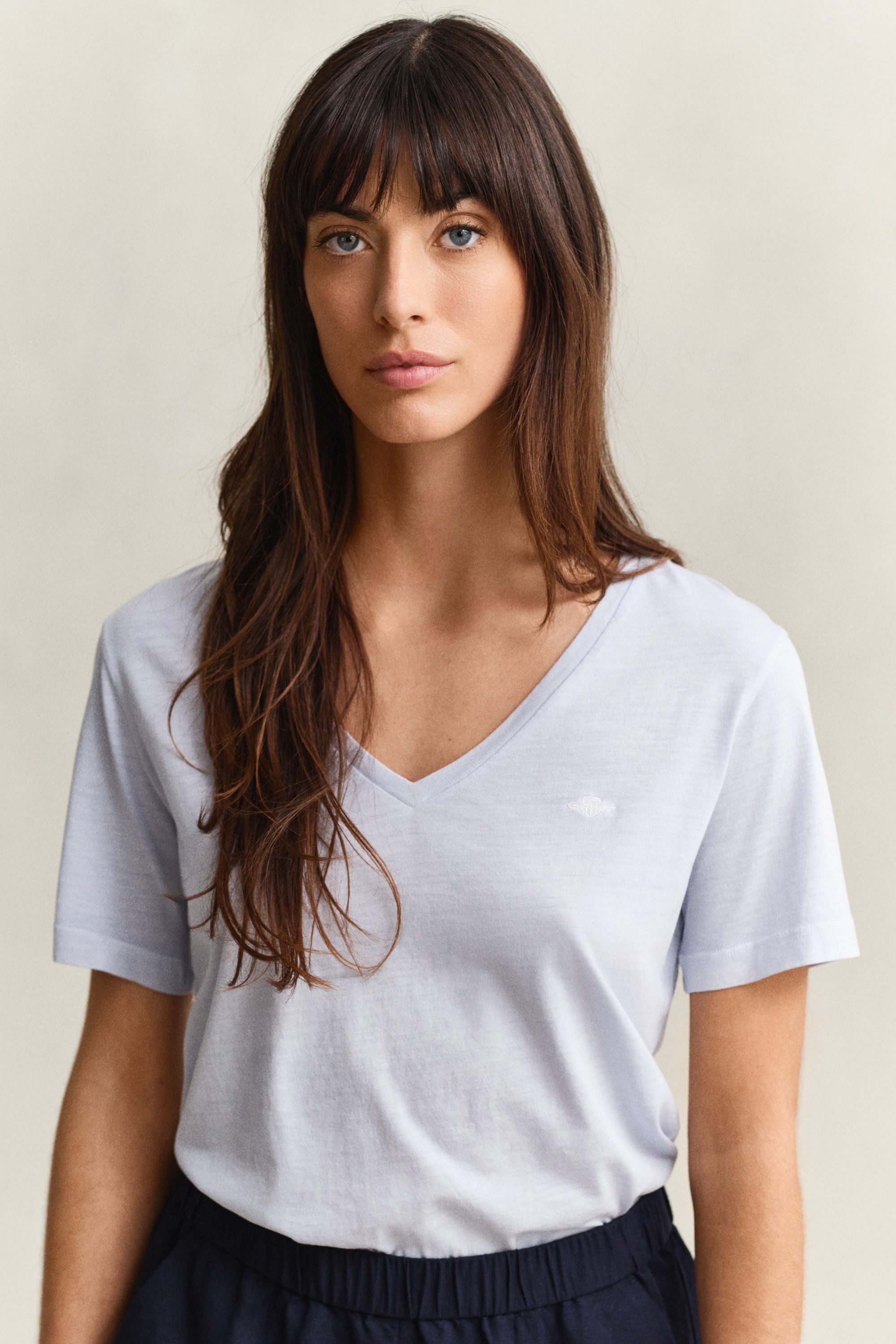 Gant T-Shirt REGULAR WASHED SHIELD V-NECK Regular fit mit V-Ausschnitt