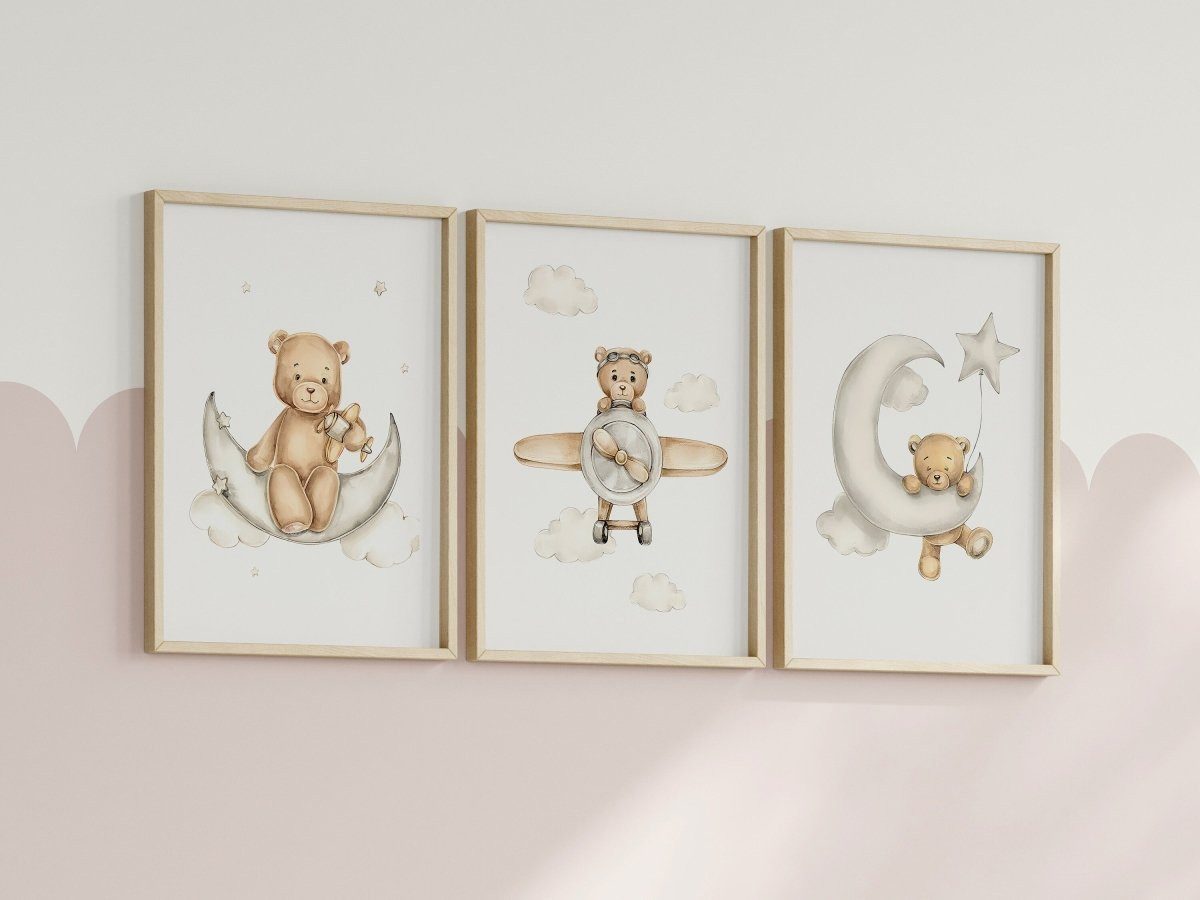 JUSTGOODMOOD Poster Kinderzimmer Bilder Geschenkidee für Kinder Teddy Bären Flugzeug Pilot, A (1 St) – Bild 4 von 5