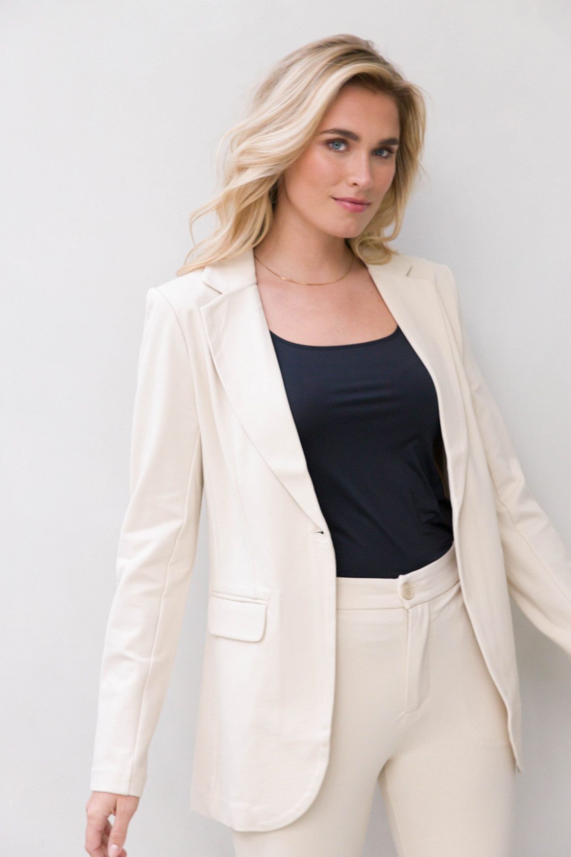 Base Level Jerseyblazer mit V-Ausschnitt und Knopf günstig online kaufen