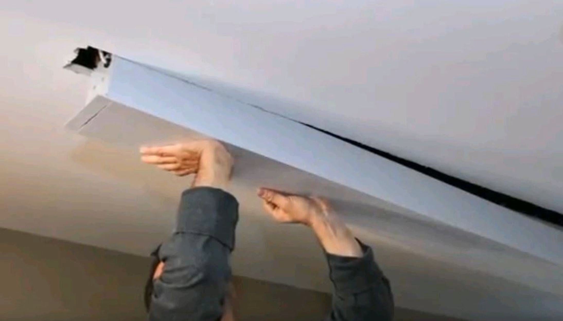 ELITE SCREENS EVANESCE B - DECKENEINBAU MOTORLEINWAND Motorleinwand (Weiß / 16:9 / 222 x 125 (Vorlauf 30cm)-MaxWhite FG (Fiber Glass)