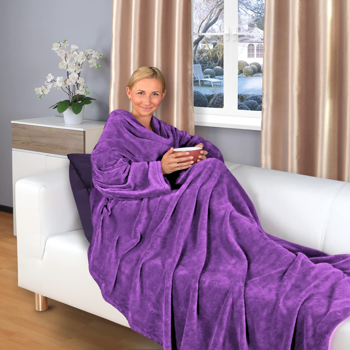 Wohndecke flauschige, tragbare Kuscheldecke mit Ärmeln und Fußtasche 180x150 cm, Gräfenstayn, warme Ärmeldecke - TV Decke zum Anziehen - 180x150cm lila