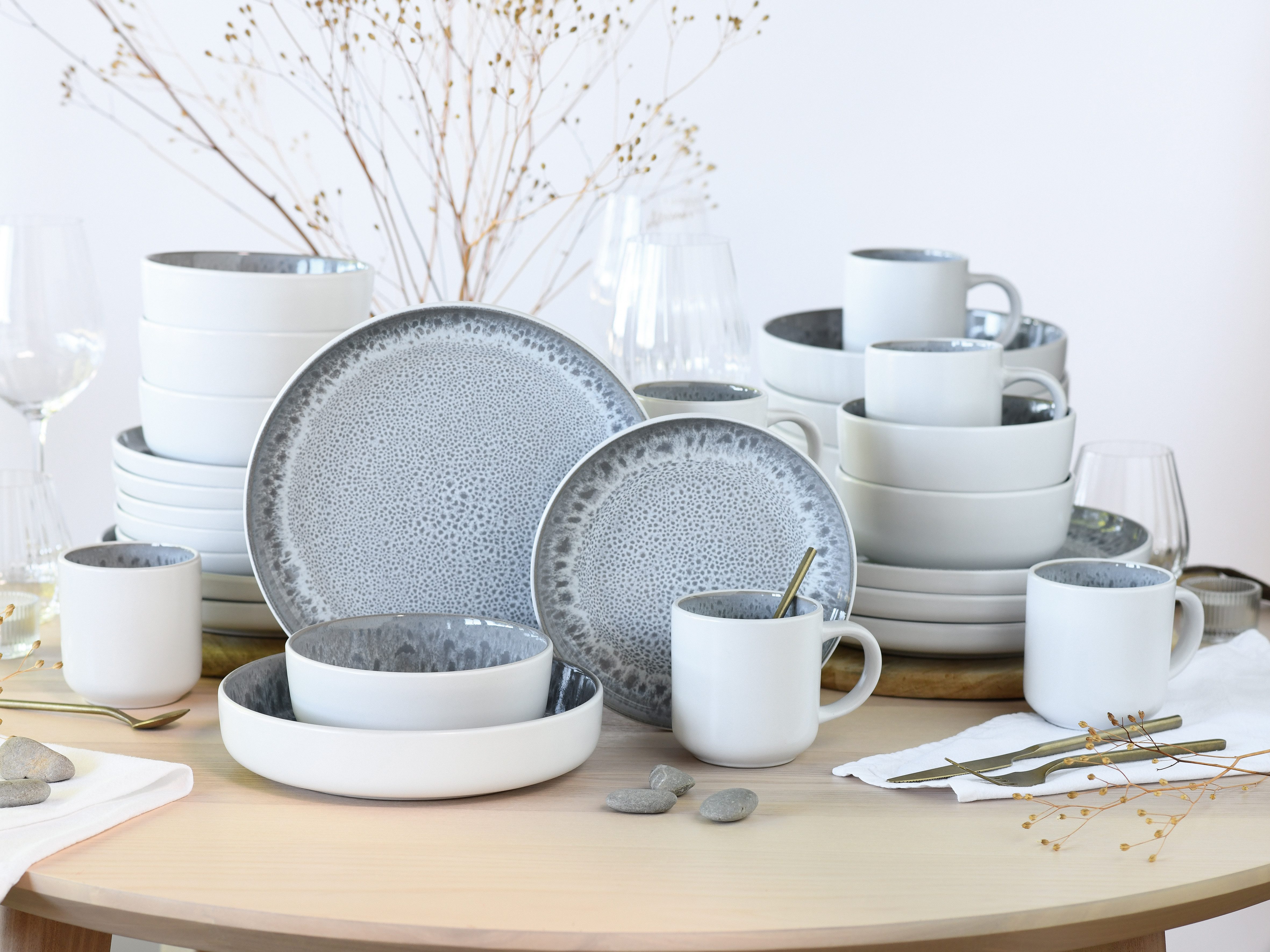 OTTO home Kombiservice modernes Geschirr-Set, Service Lykk (30-tlg), 6 Personen, Steinzeug, hohe Haltbarkeit, spülmaschinen- & mikrowellengeeignet, Reaktivglasur