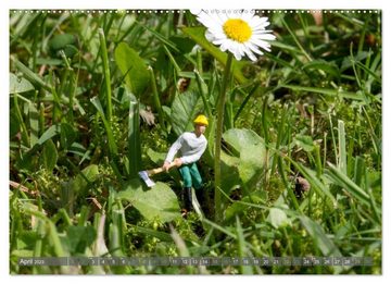 CALVENDO Wandkalender Miniaturfiguren in der Makrowelt ...ganz groß im Garten (Premium, hochwertiger DIN A2 Wandkalender 2023, Kunstdruck in Hochglanz)