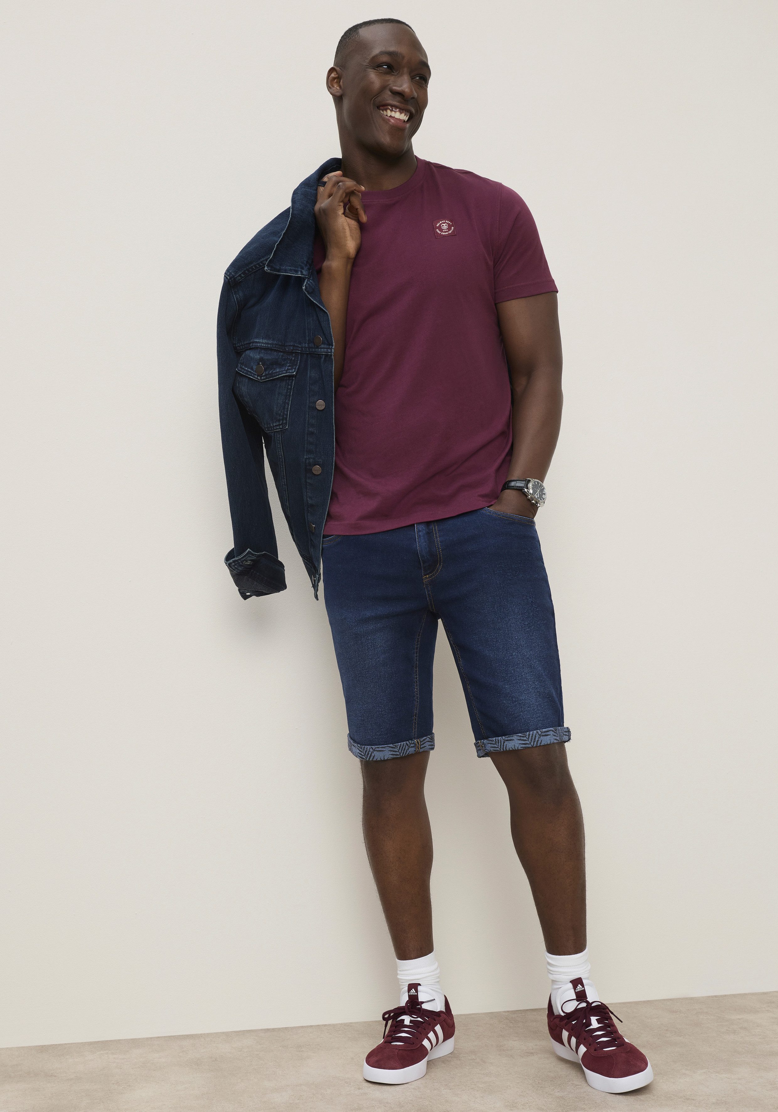 DELMAO Jeansshorts gerade geschnittene Beine, Regular-Fit, kniefreie Länge