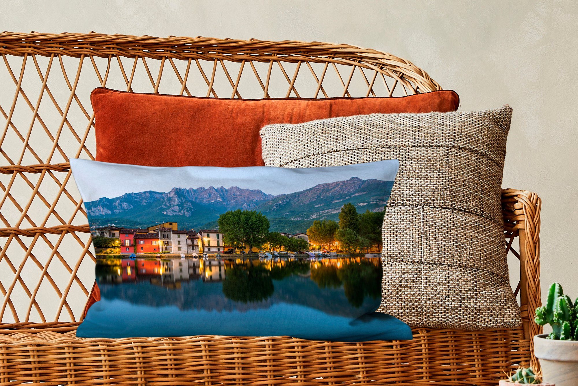 Schlafzimmer Dekokissen - - Dekoration, Lecco mit MuchoWow Berg See Zierkissen, Comer Wohzimmer Licht, - Füllung, Dekokissen