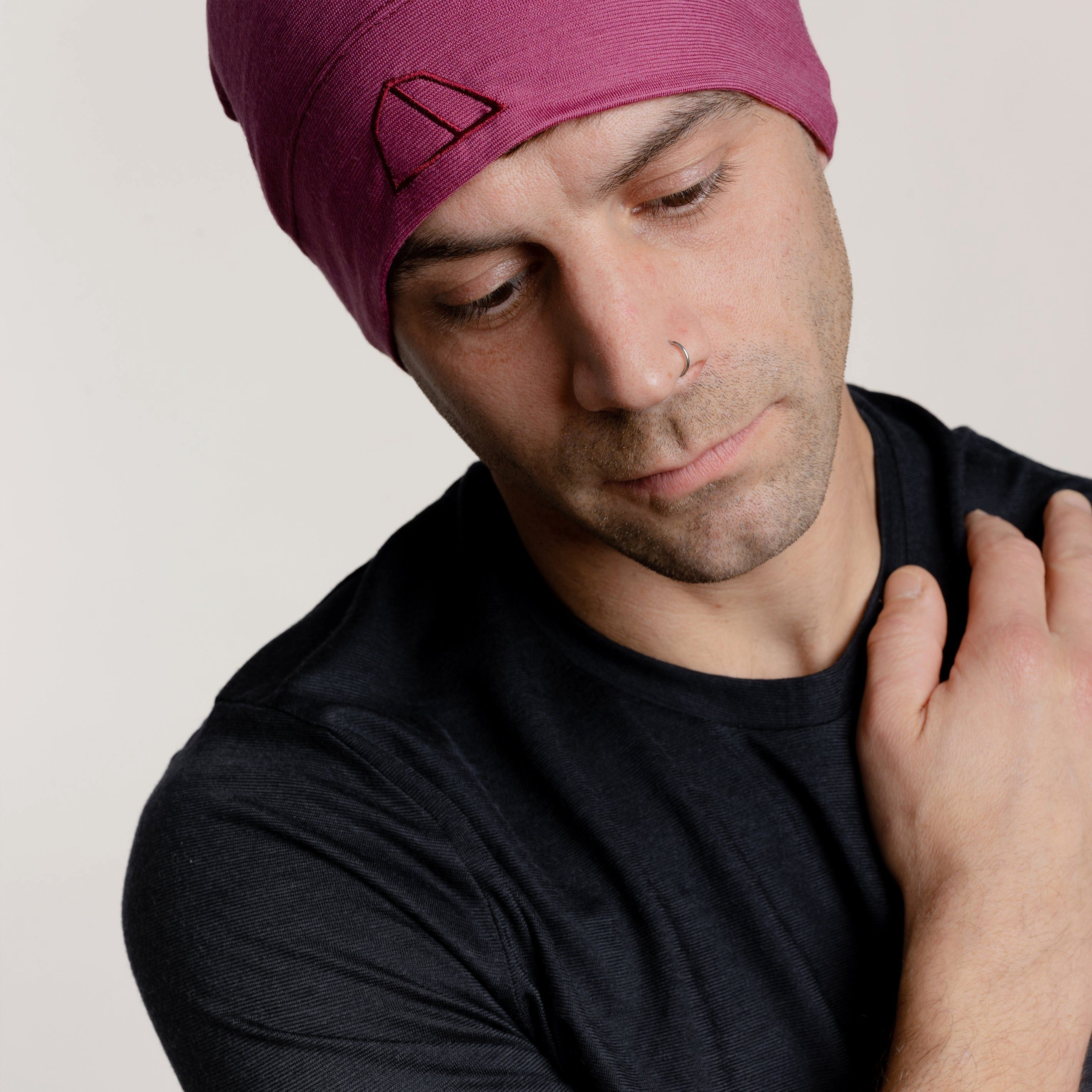 Tom Fyfe Beanie TOM FYFE Leichte Merino Beanie Unisex Brombeere / L/XL