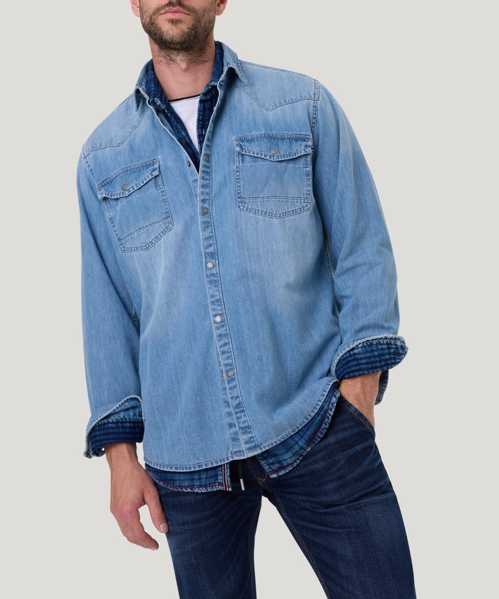 Pioneer Authentic Jeans Jeanshemd mit Brusttaschen, in blauer Waschung