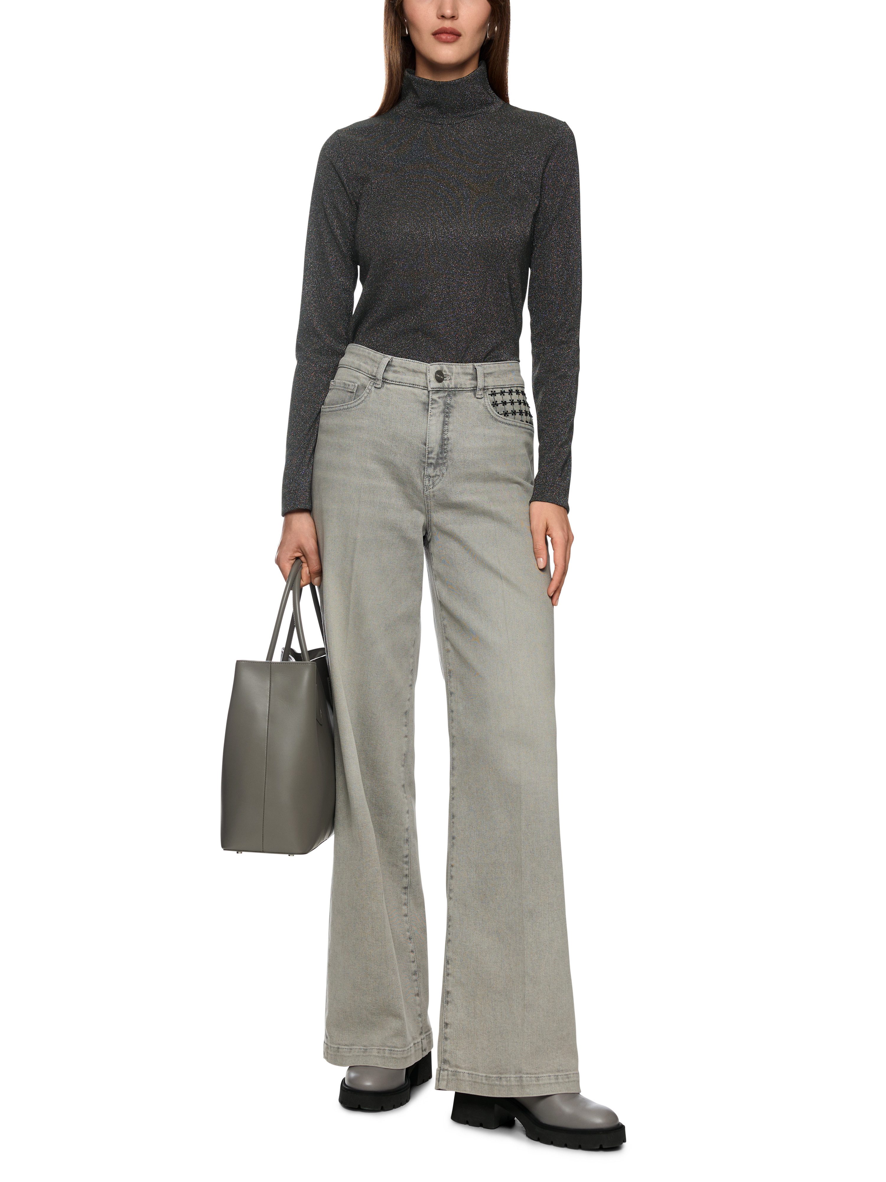 Marc Cain Longsleeve City Tours Premium Damenmode mit schimmerndem Lurexgarn, schmal geschnitten, Stehkragen – Bild 4 von 5