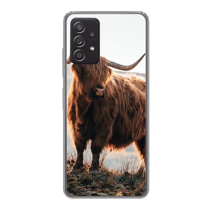 MuchoWow Handyhülle Schottische Highlander - Tiere - Ländlich - Landschaft - Kuh - Natur Handyhülle Telefonhülle Samsung Galaxy A33