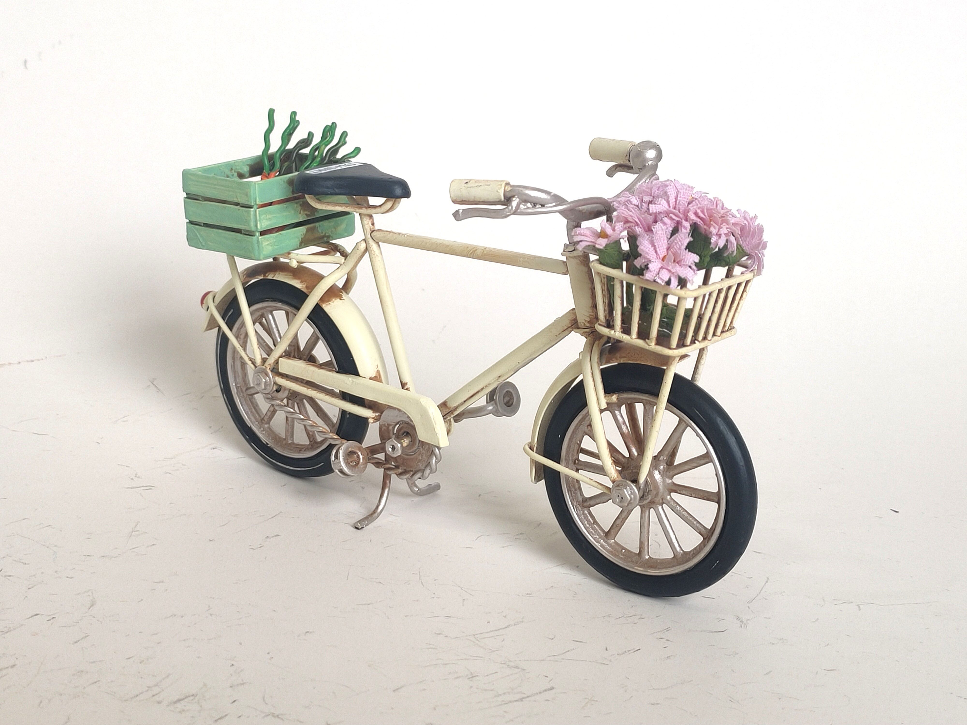 Dynasun Modellmotorrad Car 2304S-1763, (1-tlg), Oldtimer Fahrrad mit Blumenkorb Vintage Stil, handgefertigtes Modell