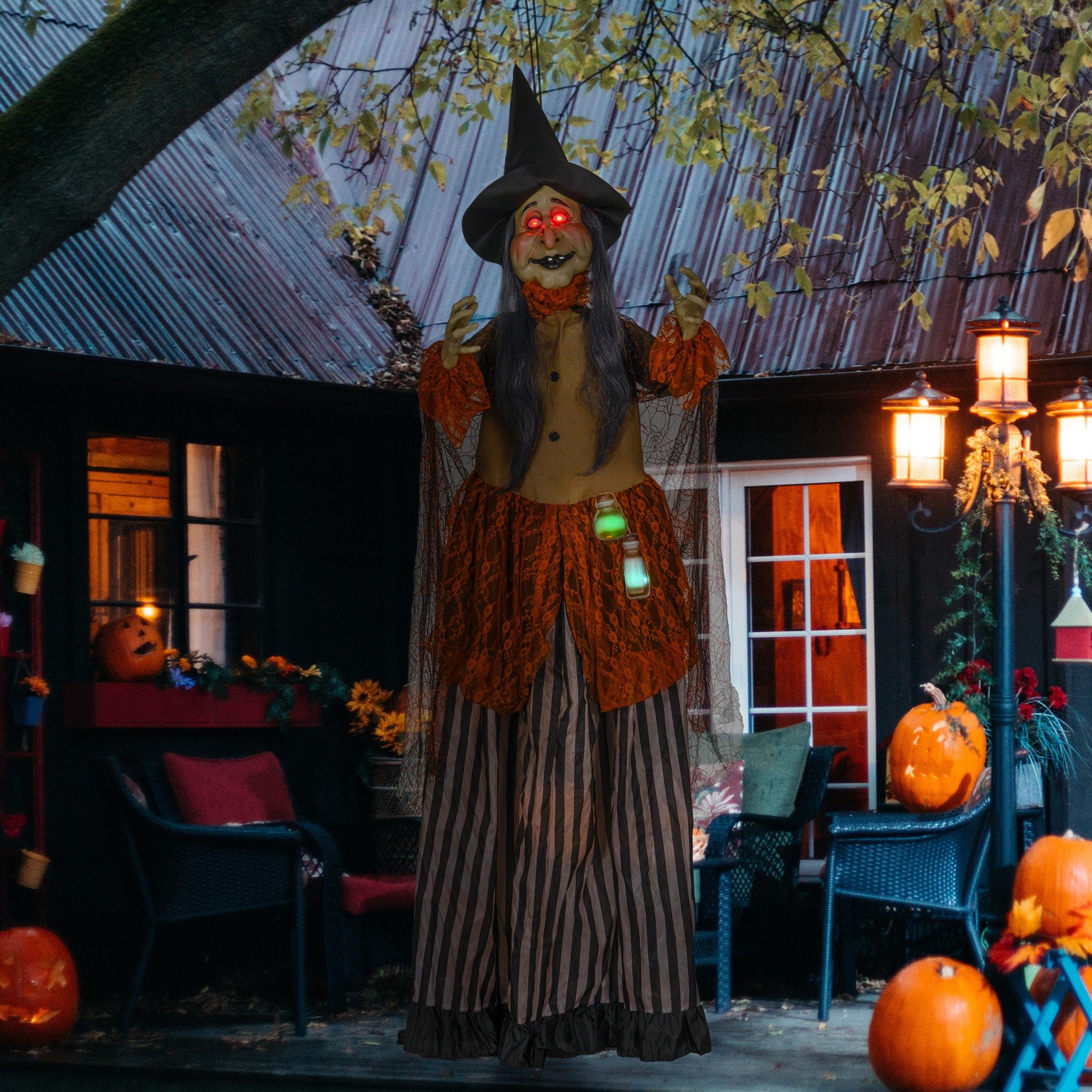 HOMCOM Dekofigur LED-Lichter, Soundfunktion, Haustür Deko mit verstellbare Arme (Halloween-Hexe, 1 St., Halloween Dekoration), Garten Dekofigur in Lebensgröße für Party
