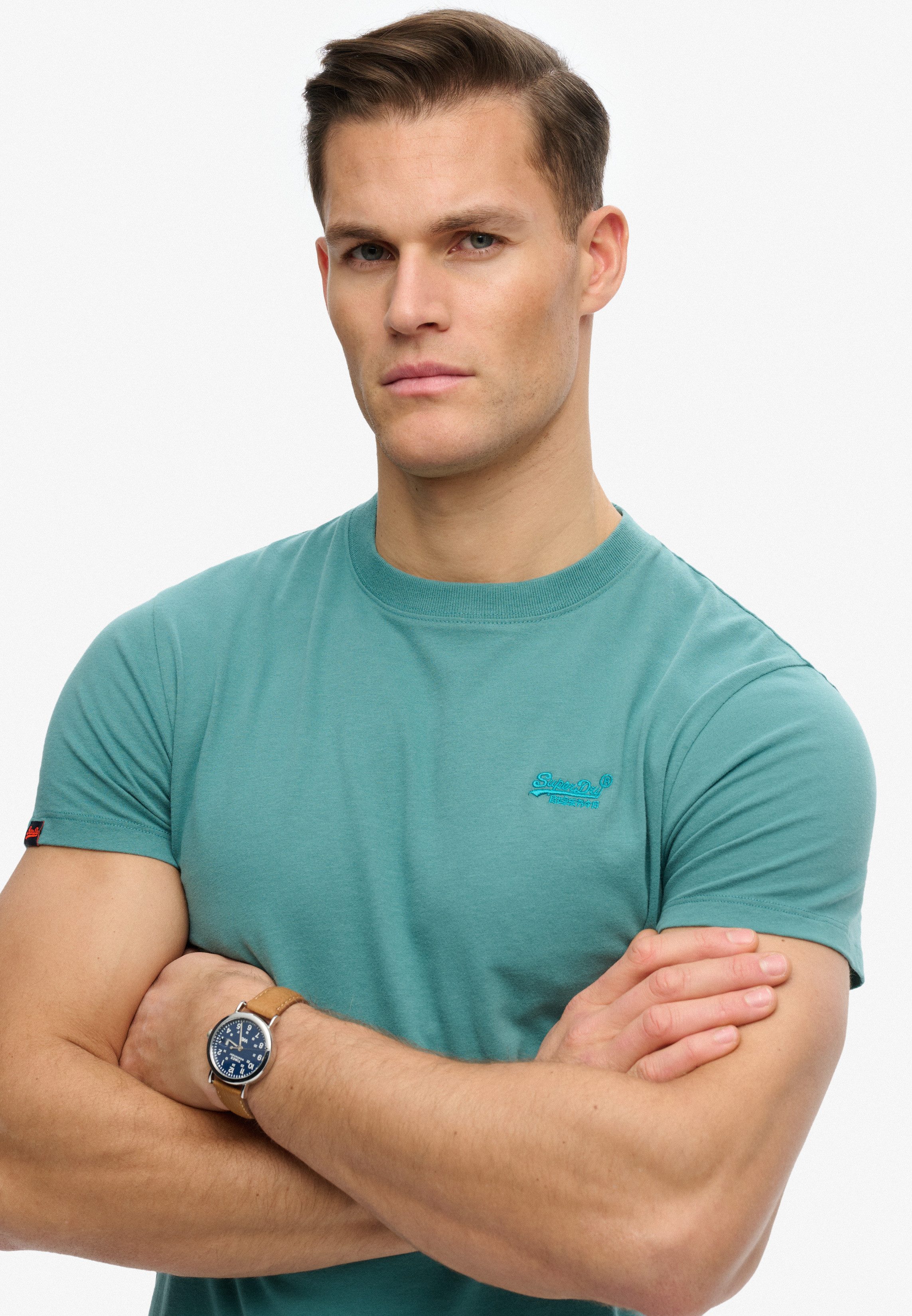 Superdry Rundhalsshirt ESSENTIAL LOGO EMB TEE aus Baumwolle und Single Jersey, Slim Fit, Kurzarm, hüftlang