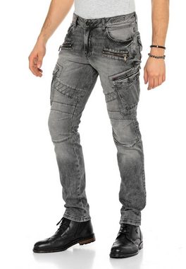 Cipo & Baxx Bequeme Jeans mit coolen Applikationen