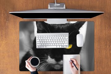 MuchoWow Gaming Mauspad Schwarz-Weiß-Foto des Kopfes einer schwarzen Katze mit gelben Augen (1-St), Büro für Tastatur und Maus, Mousepad Gaming, 90x60 cm, XXL, Großes