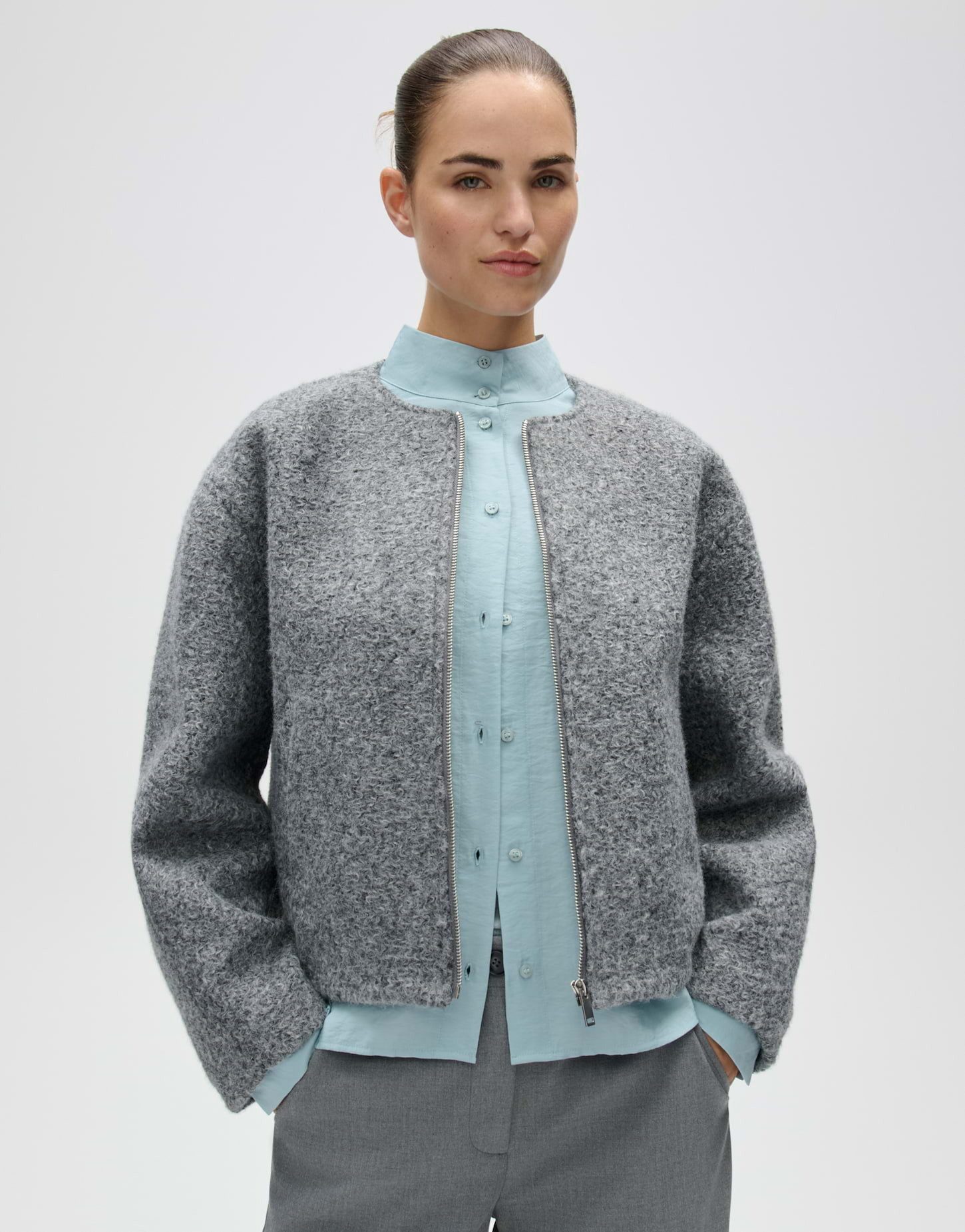 OPUS Kurzjacke Hurlisa aus Webware mit formstabiler Struktur O-Silhouette mit überschnittener Schulter und voluminösen Ärmeln