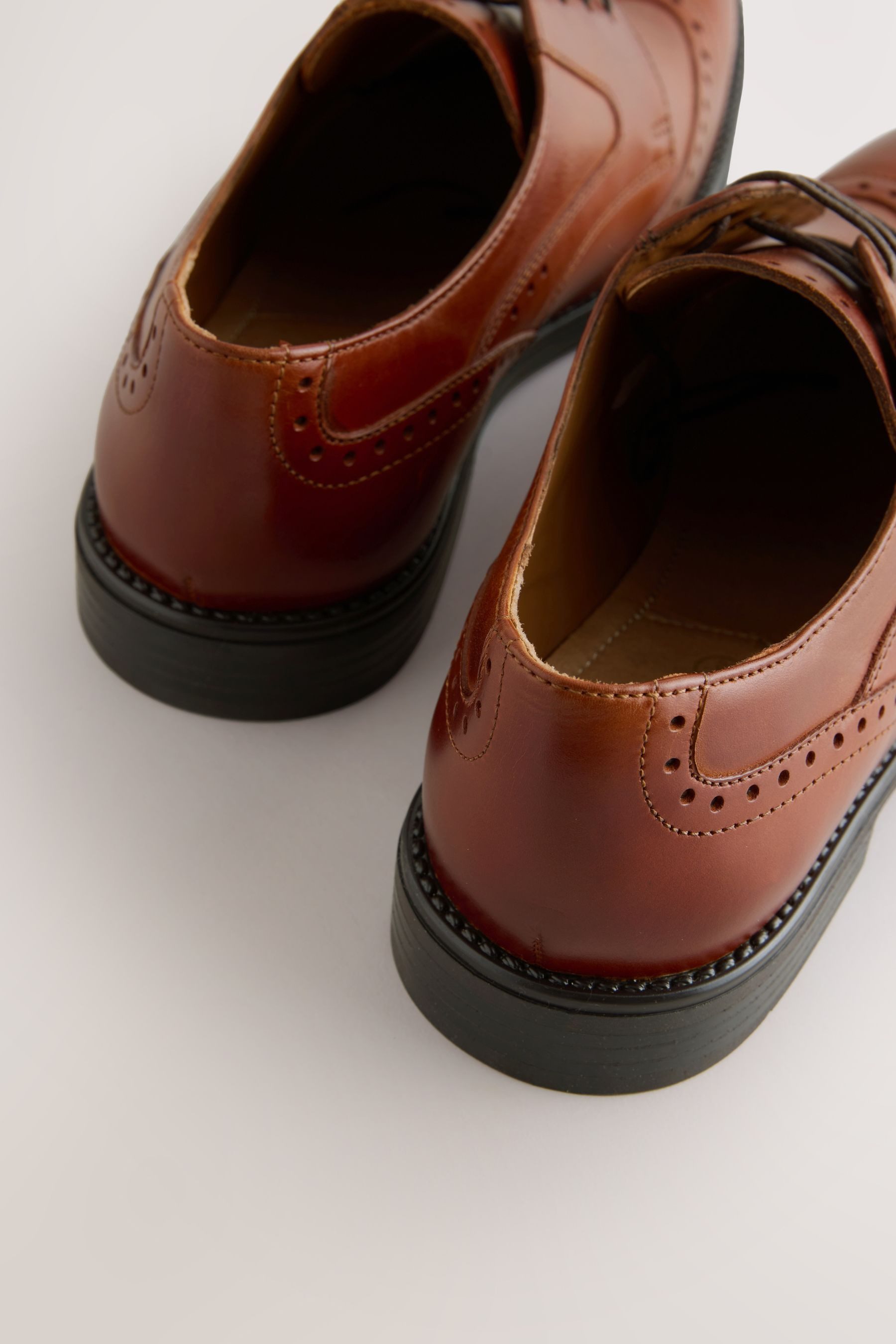 Next Brogues aus Leder mit Flügelkappe Schnürschuh (1-tlg)
