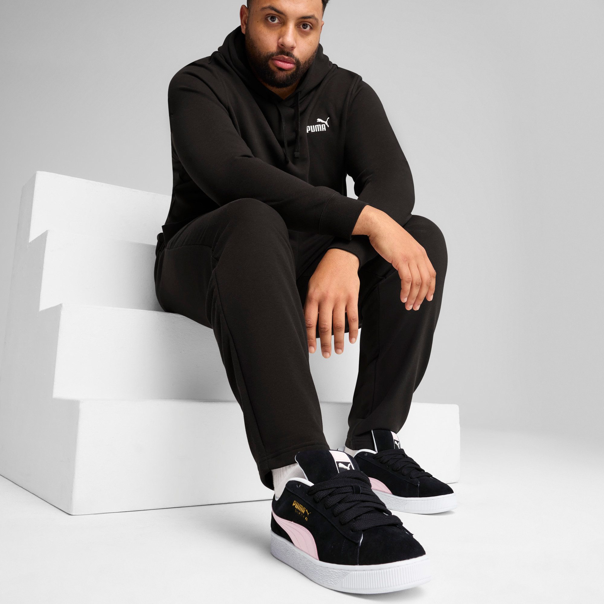 PUMA Trainingshose ESS NO 1 LOGO SWEATPANTS TR OP aus French Terry, mit Eingrifftaschen, Regular Fit – Bild 3 von 5