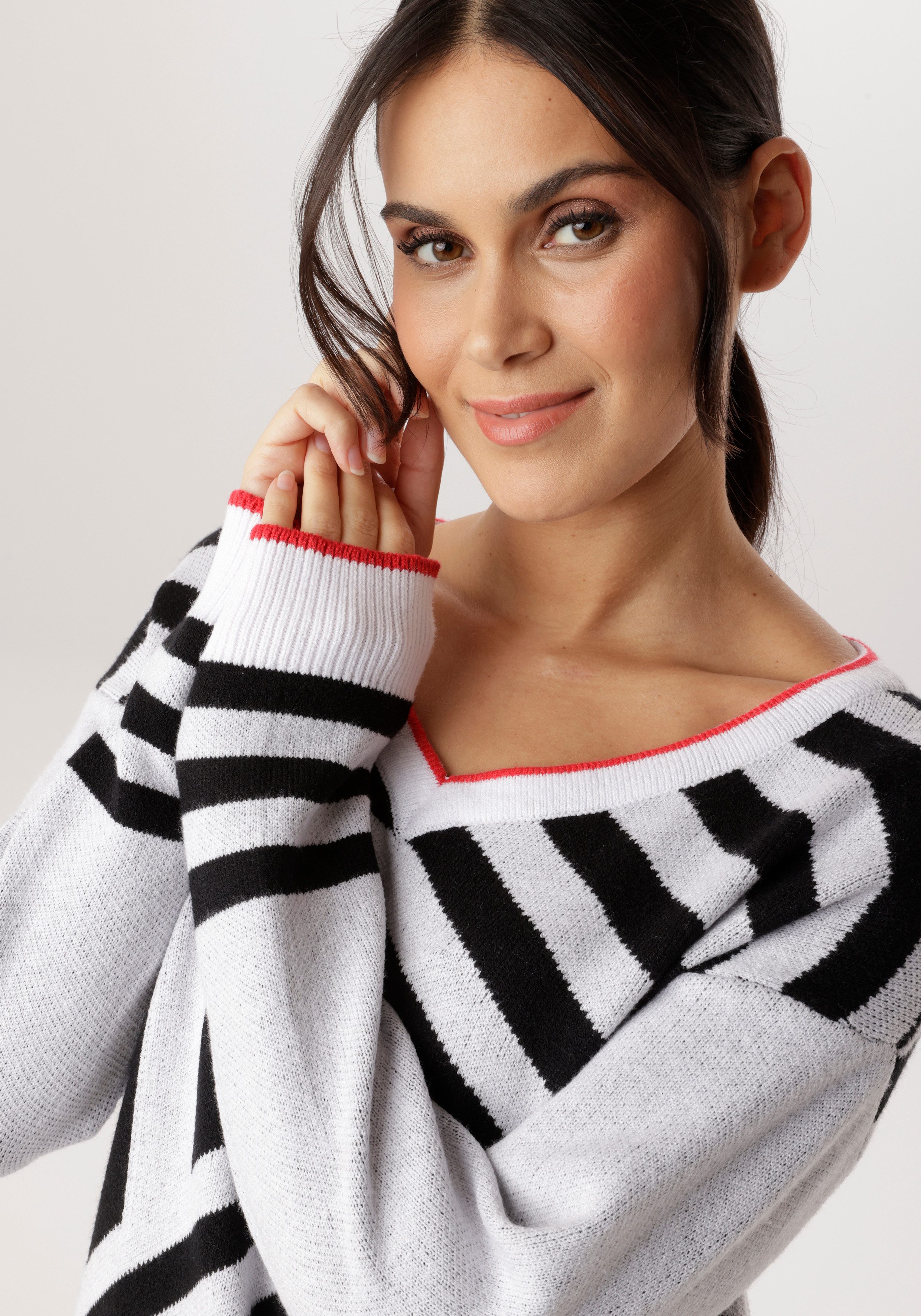 Aniston SELECTED Strickpullover mit interessant verlaufenden Streifen-Muster