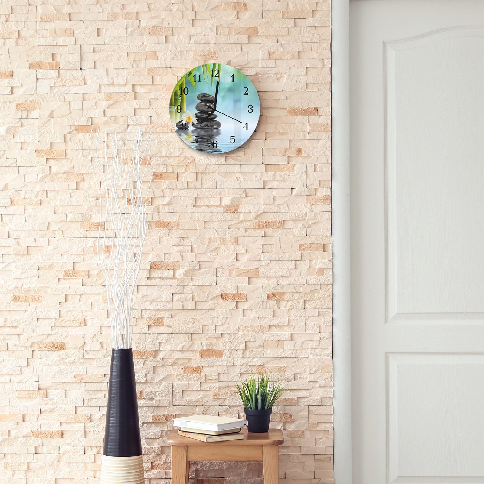 Primedeco Wanduhr Wanduhr aus Glas Quarzuhrwerk am mit Durchmesser und mit Steine 30 Bambus cm - Motiv und Rund Wasser