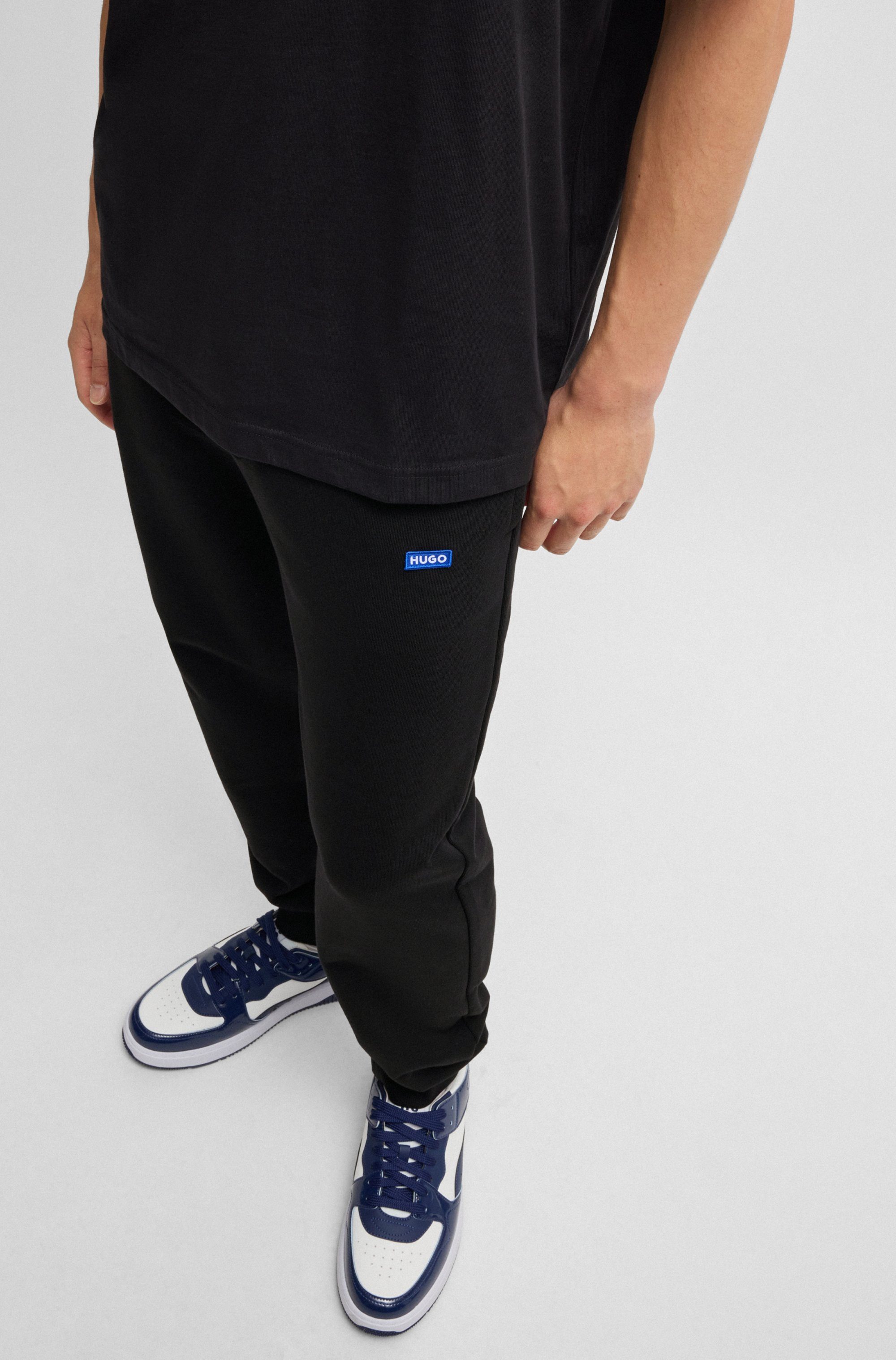 HUGO Jogginghose Napin mit kleinem Logo-Patch