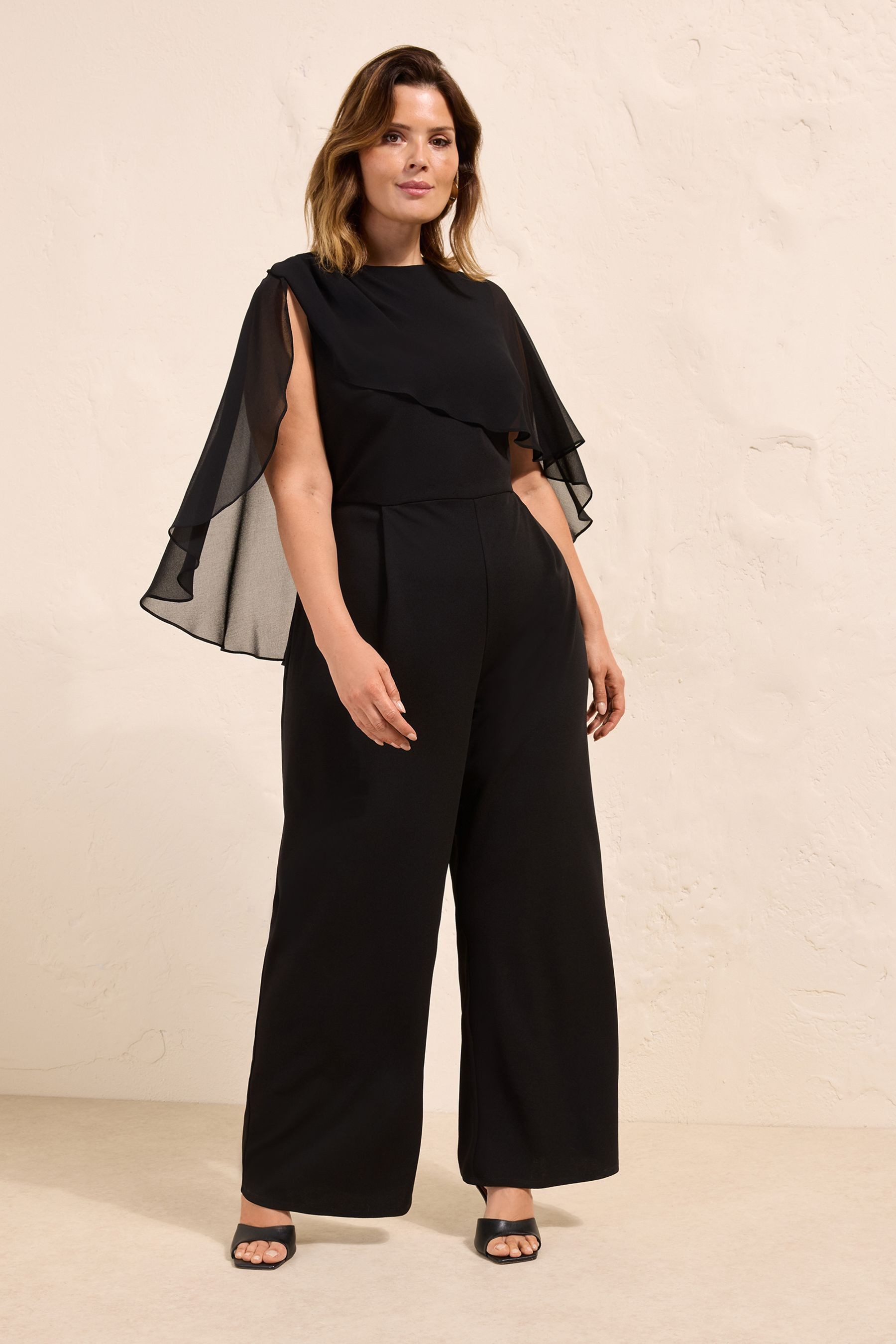 Friends Like These Jumpsuit Friends Like These Jumpsuit mit Cape-Ärmeln, Curve (1-tlg) – Bild 4 von 4